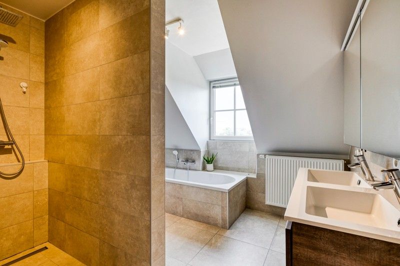 🏡 Gezellige woning met 4 slaapkamers én garage TE KOOP in Haspelstraat 17, te Sint-Eloois-Vijve! foto 13