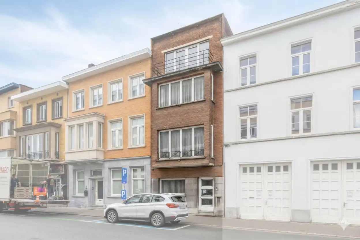 Authentieke stadswoning met renovatiepotentieel foto 2