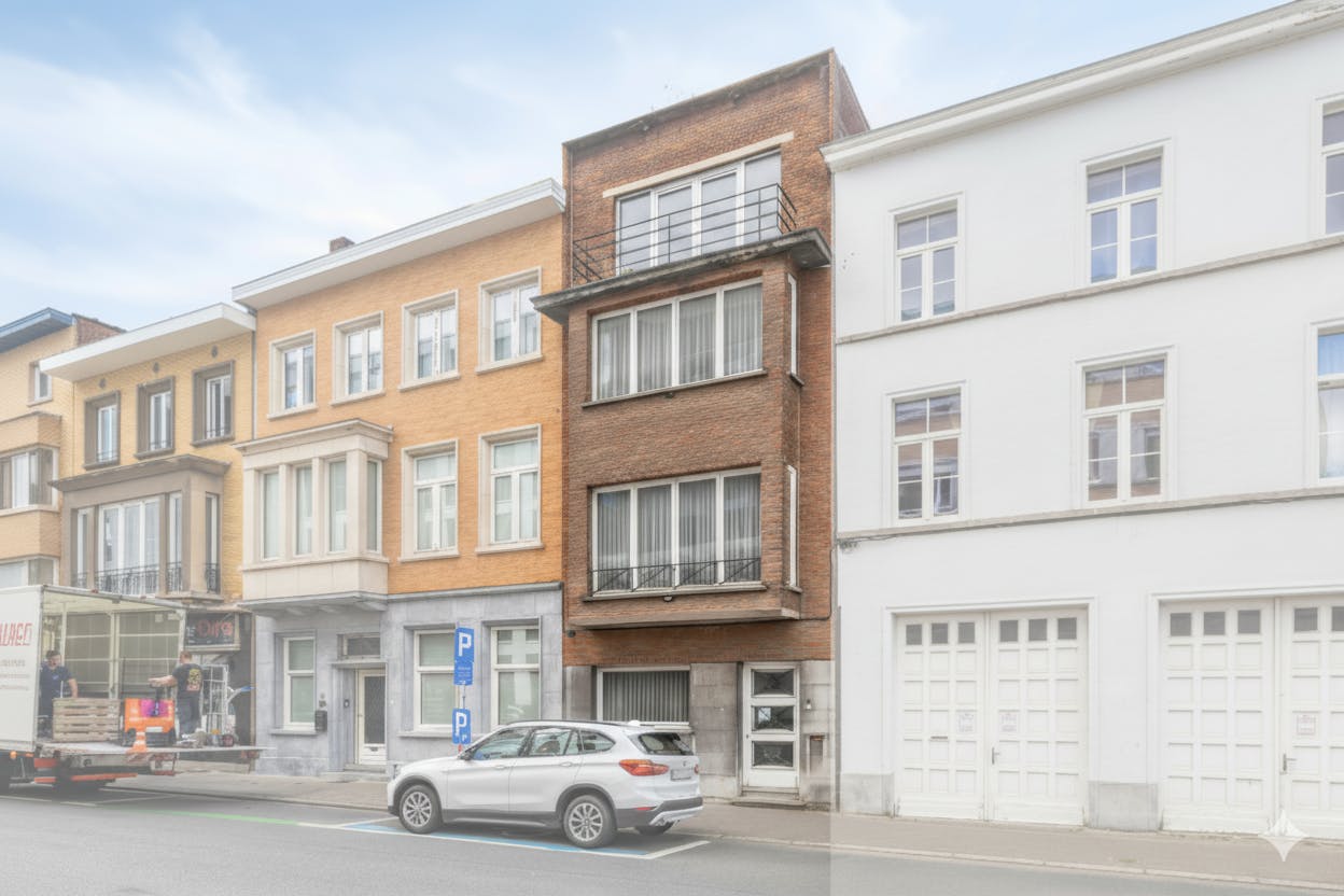 Authentieke stadswoning met renovatiepotentieel foto 2