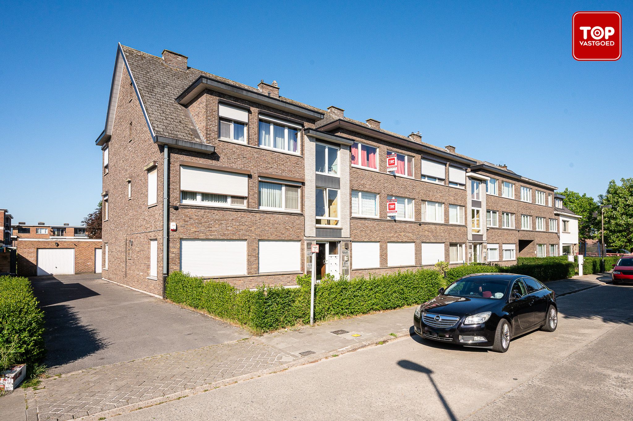 Instapklaar 2-slaapkamer appartement met terras en garage. foto {{pictureIndex}}