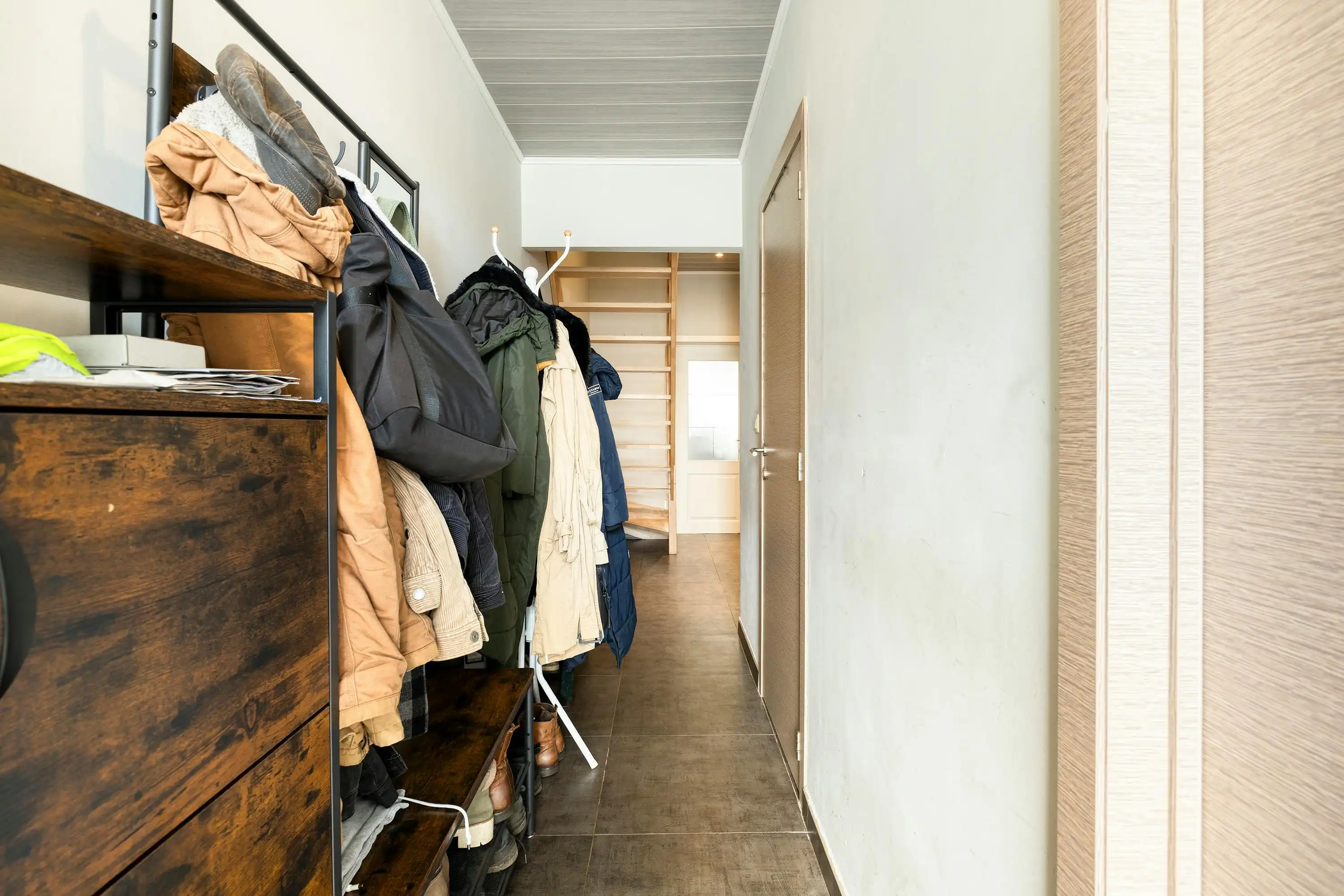 Gezellig en instapklaar huis te koop in Schoten foto 2