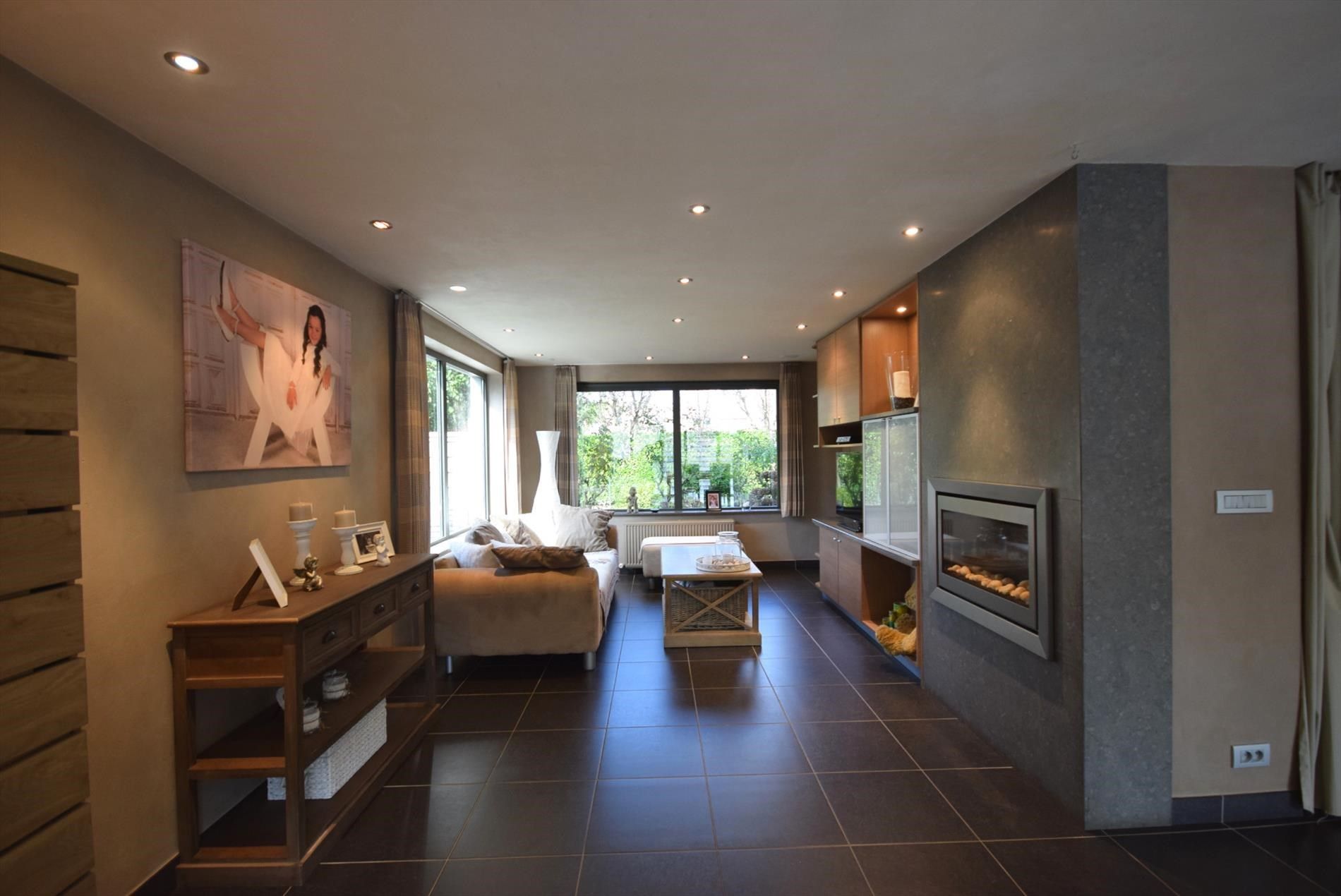 WONING MET ZONNIGE STADSTUIN foto 4