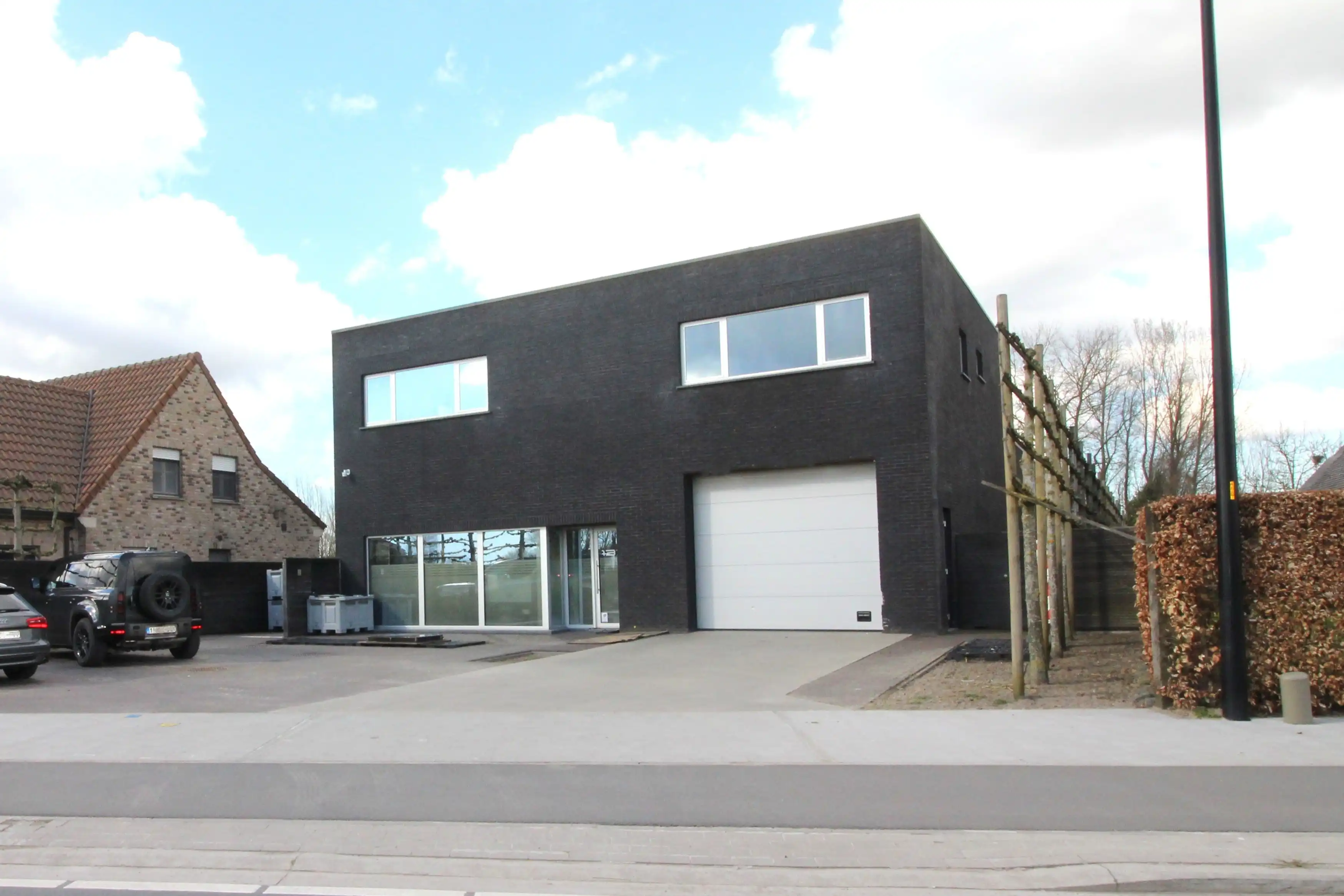 Modern bedrijfsgebouw van 540m² voor atelier- of opslagruimte op een perceel van 1.845m² foto 2