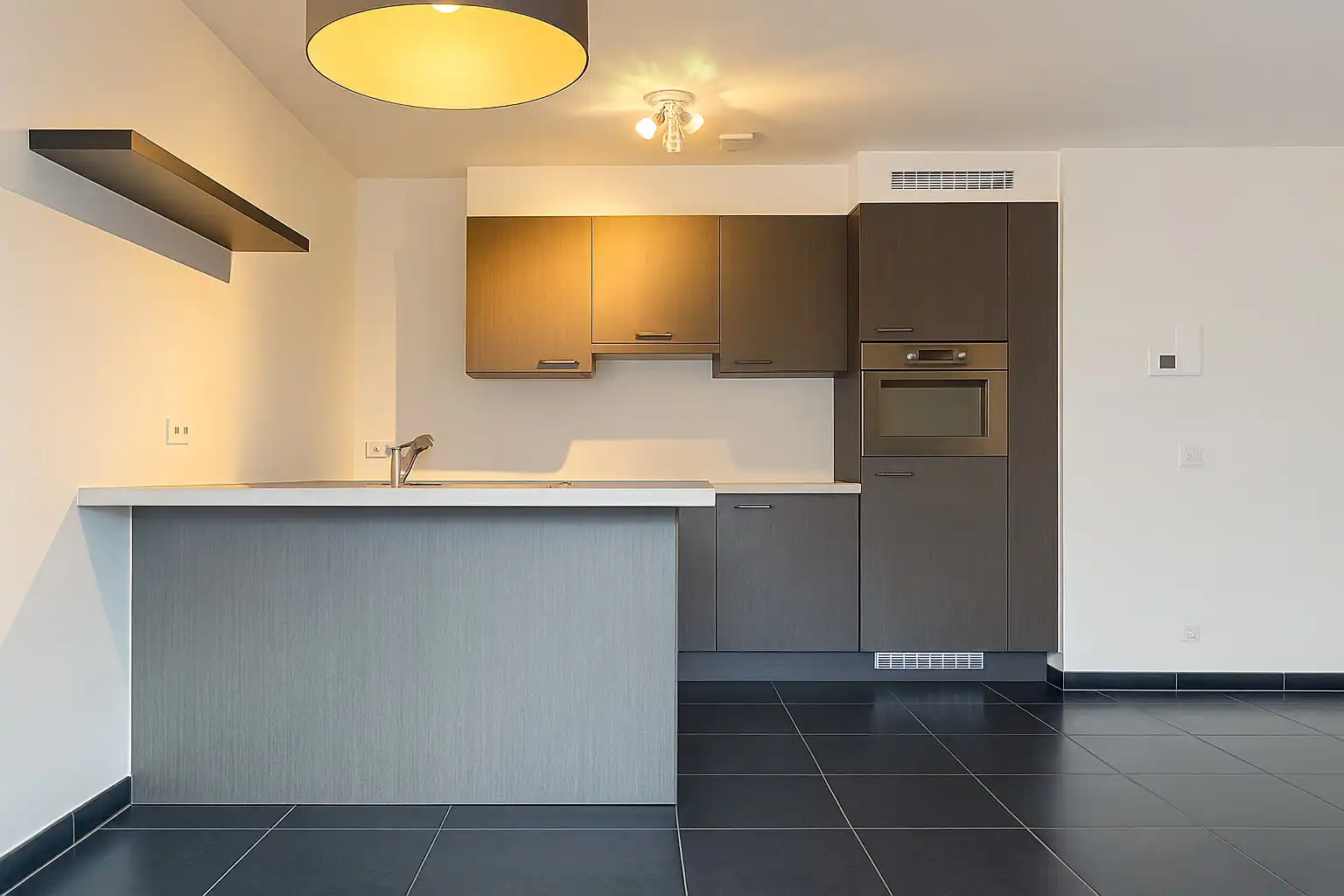 Centraal gelegen 1 slaapkamer appartement met autostaanplaats foto 4