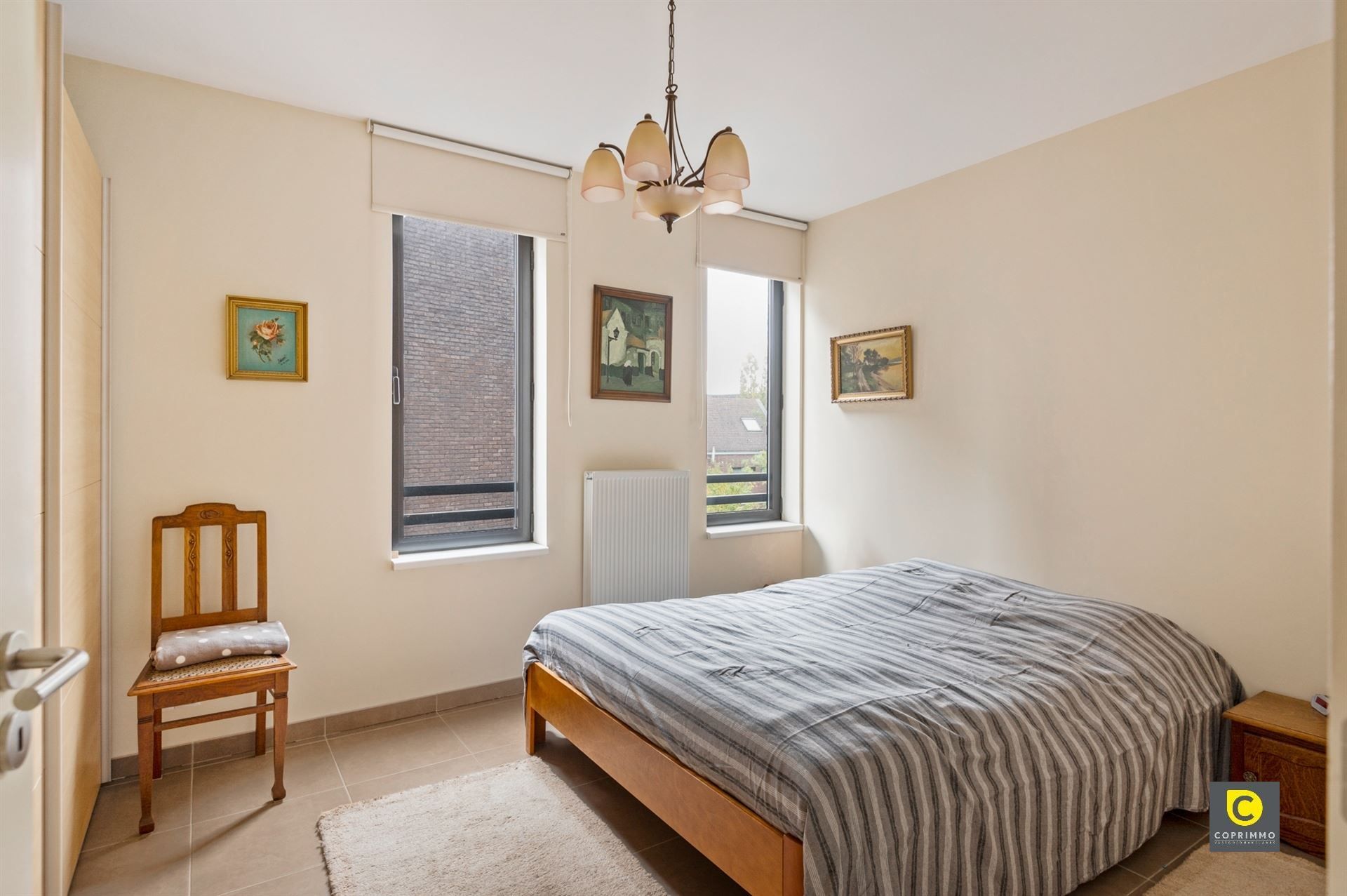 Mooi onderhouden 2 slp app + P foto 6