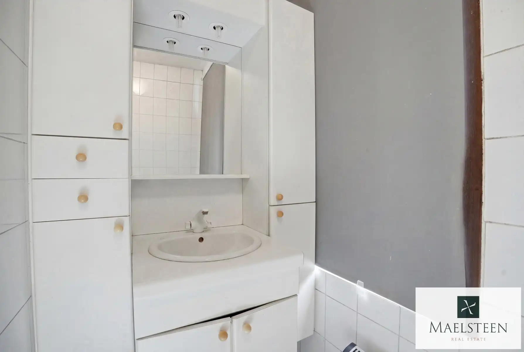 Op te frissen woning in het hart van Brugge centrum foto 16