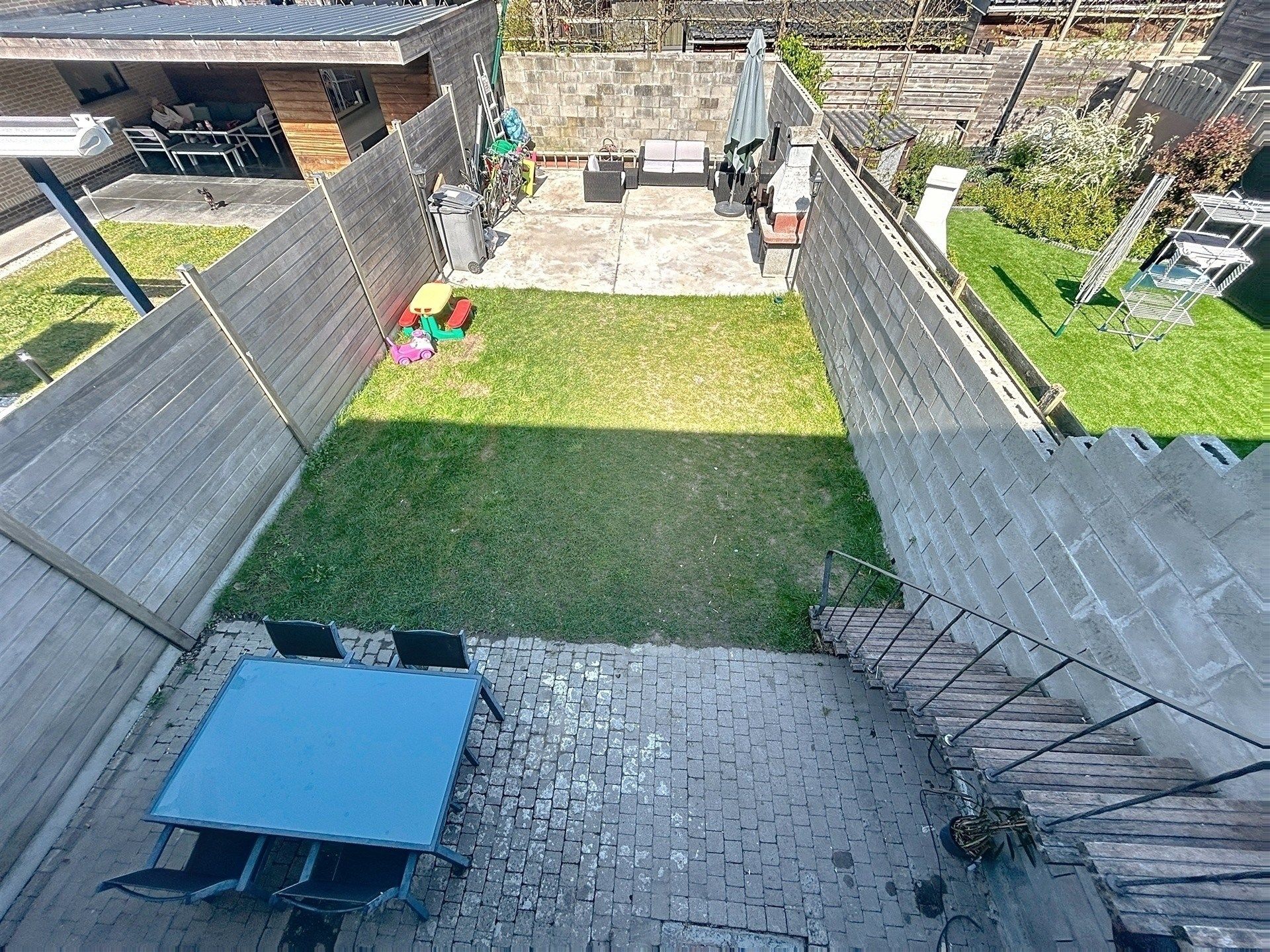 gezinswoning met 6 slaapkamers, 2 badkamers op toplocatie foto 6