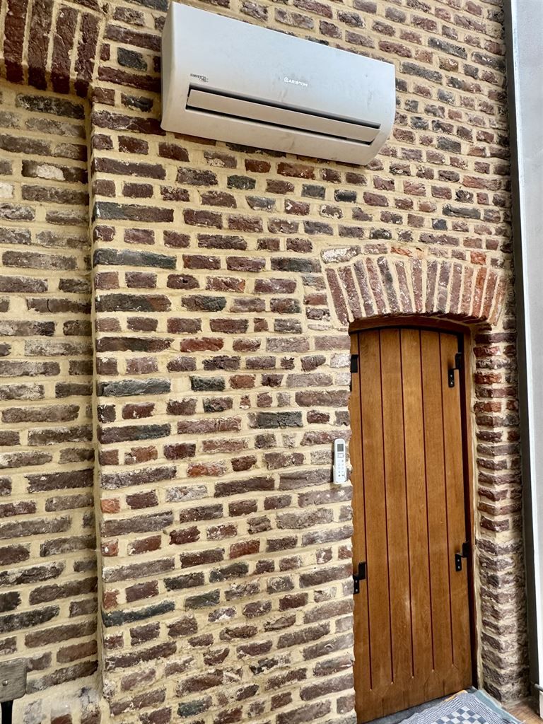 Karaktervolle handelsruimte met diverse mogelijkheden in hartje Maaseik  foto 13