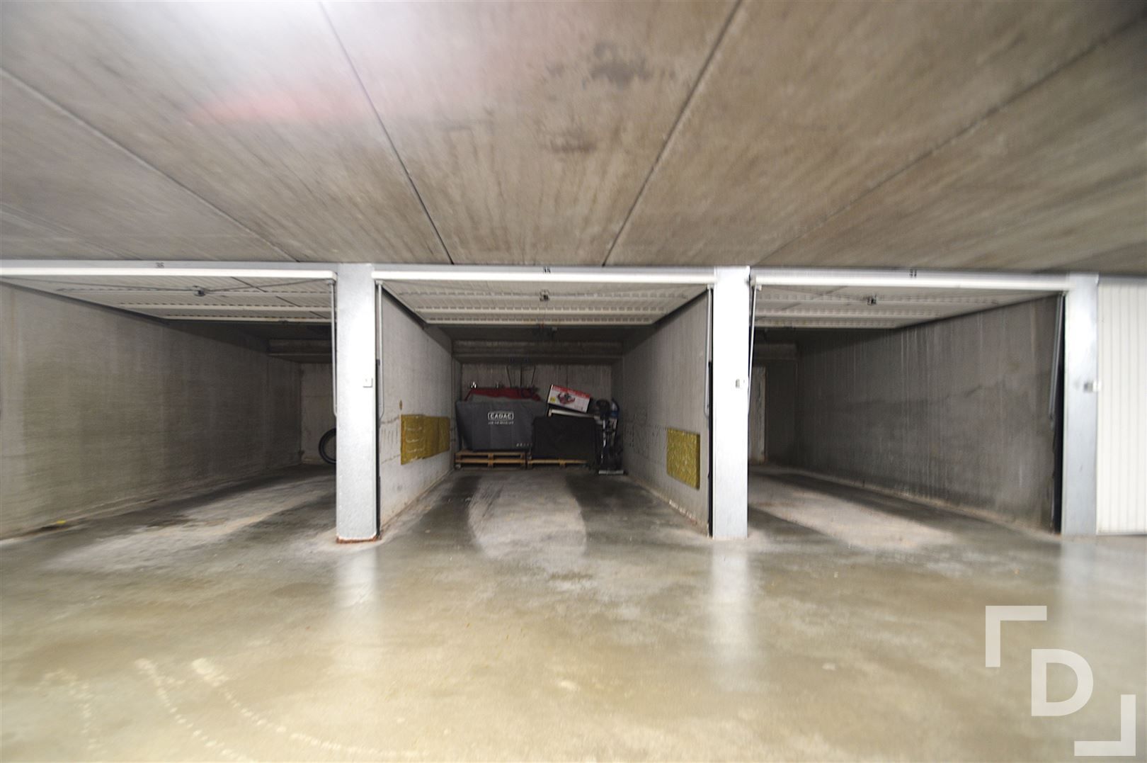 Ruim duplex appartement met garage te huur op toplocatie in Ieper foto 17