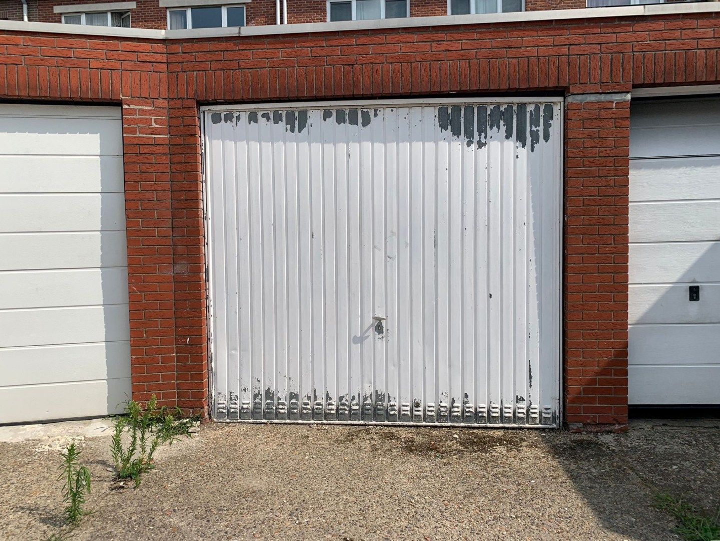 Bovengrondse garagebox te koop in klein complex foto 3