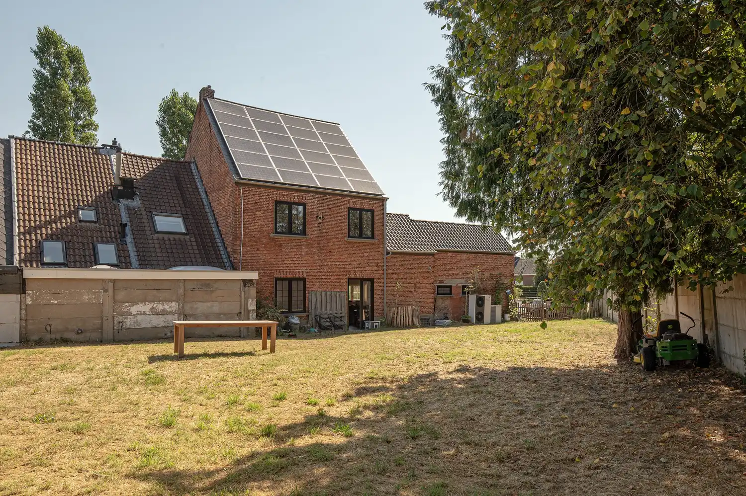 Grotendeels gerenoveerde gezinswoning op een ruim perceel van 1.084 m². foto 24