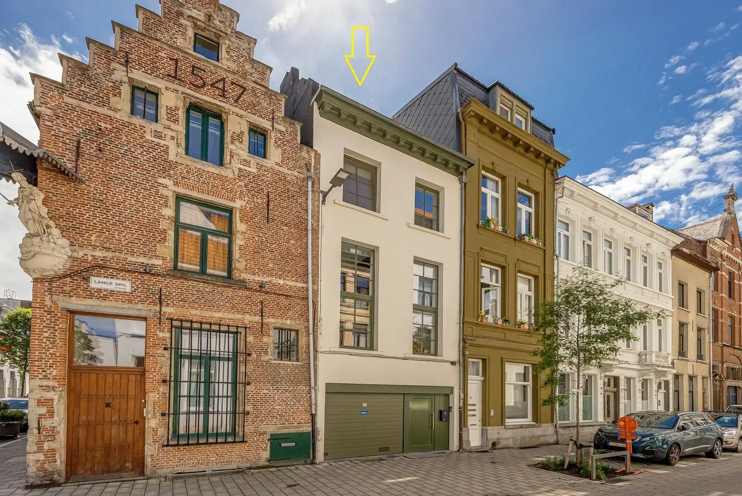 Instapklare stadswoning met garage en 2 slaapkamers foto {{pictureIndex}}