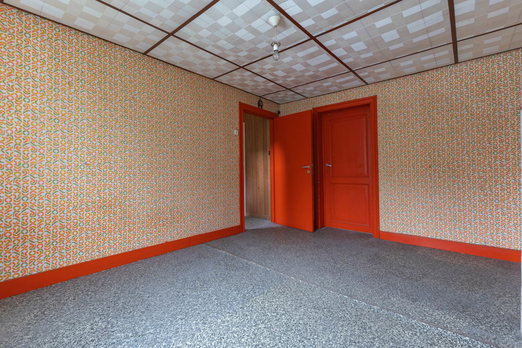 OPTIE Goed gelegen ruime te renoveren woning met bouwgrond foto 17