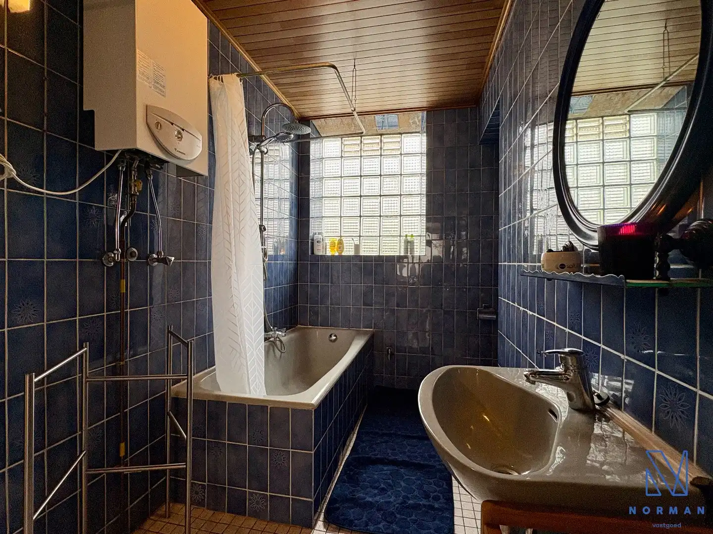 Statige woning te koop in het centrum van Kuurne met 4 slaapkamers en 200m² bewoonbare oppervlakte en volledig vernieuwde elektriciteit!  foto 12