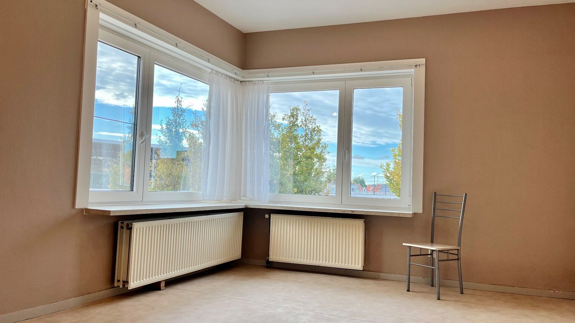 Vrije studio met open zicht op het station foto 2