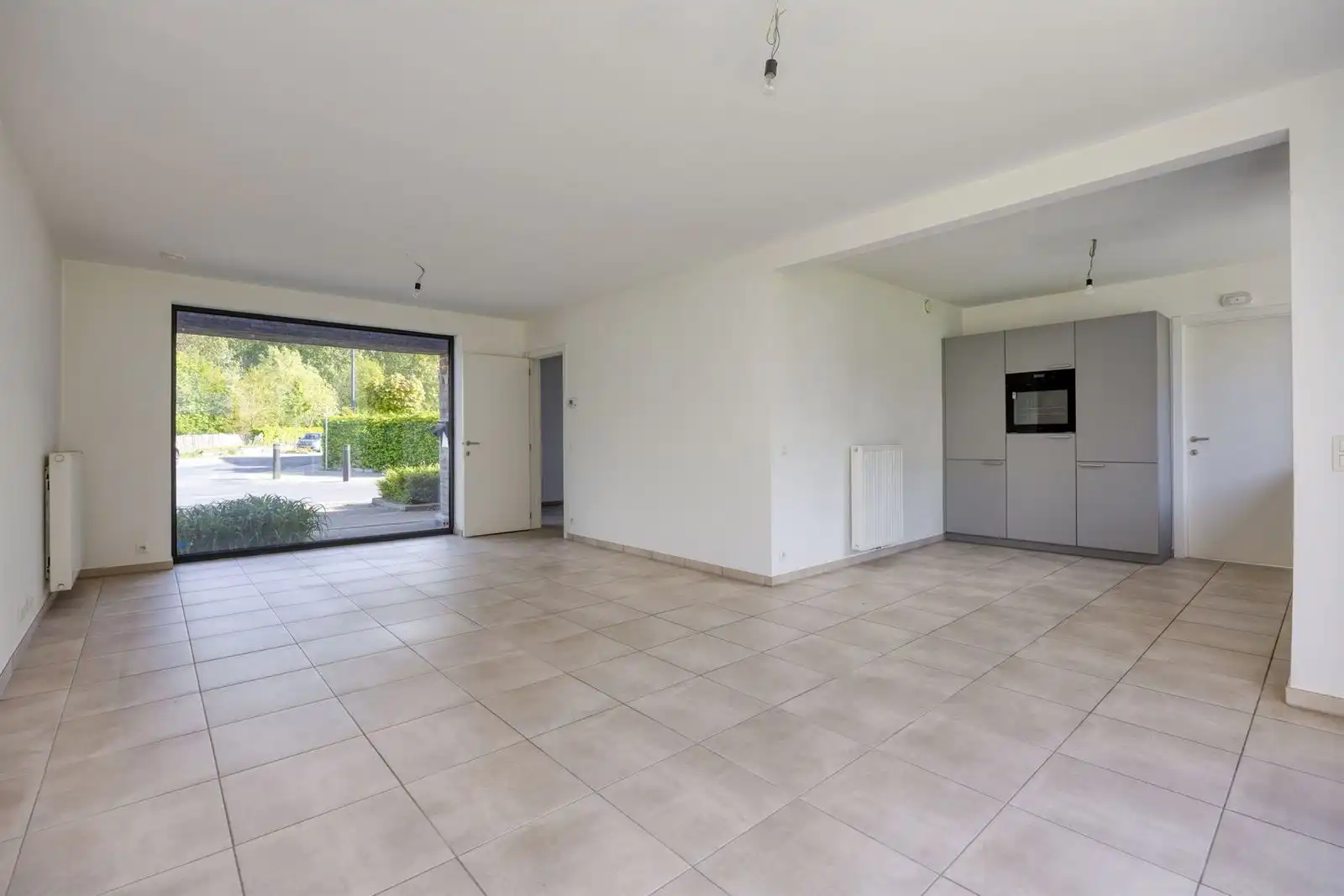 Recente 3-gevelwoning met 3 slaapkamers, tuin en garage foto 9