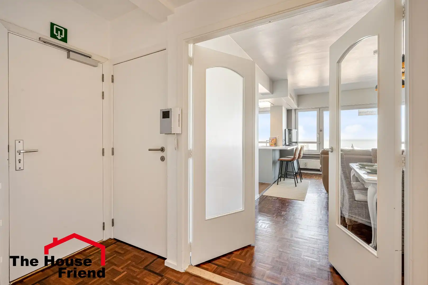 Ruim appartement met frontaal zeezicht op absolute toplocatie aan de Zeedijk in Blankenberge foto 10