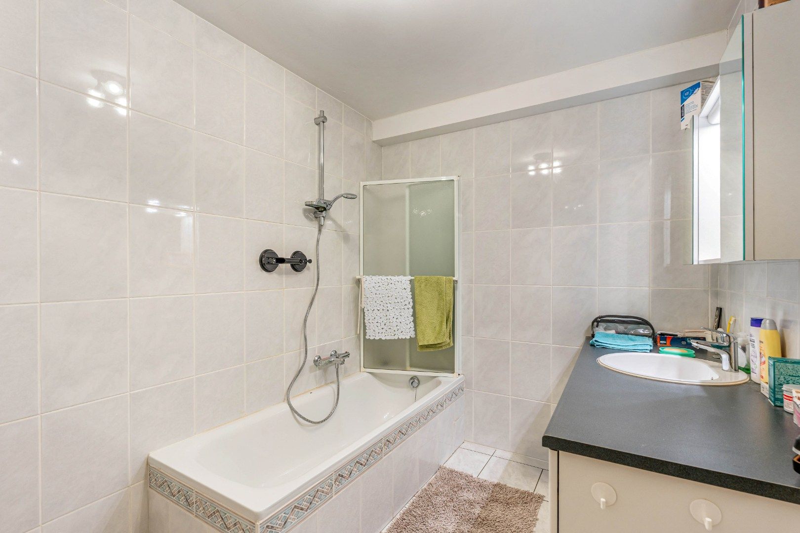 Uitstekend gelegen, instapklaar en lichtrijk appartement te Lummen  foto 7