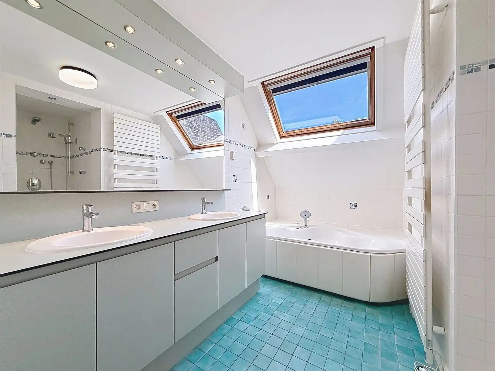 Huis met praktijkruimte, 4 slpks,  2 bdks, 10a 34ca foto 25