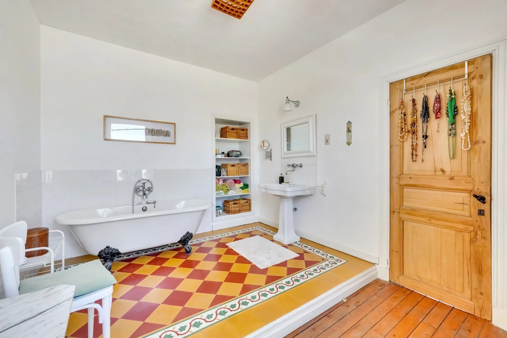Karaktervolle woning met zwembad en ingerichte leefzolder foto 17