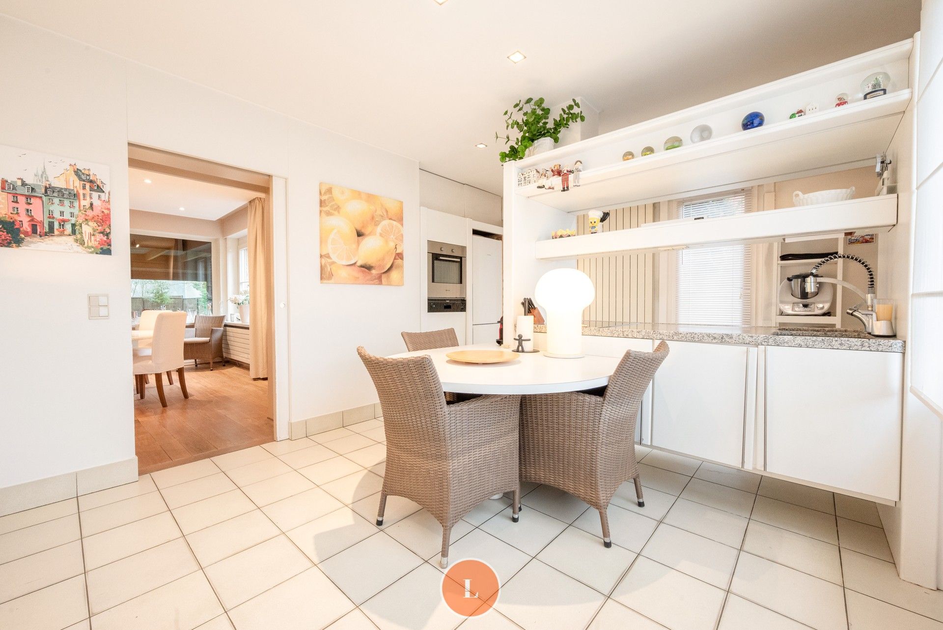 Statige villa met binnenzwembad, polyvalente ruimte en groene privacy foto 3