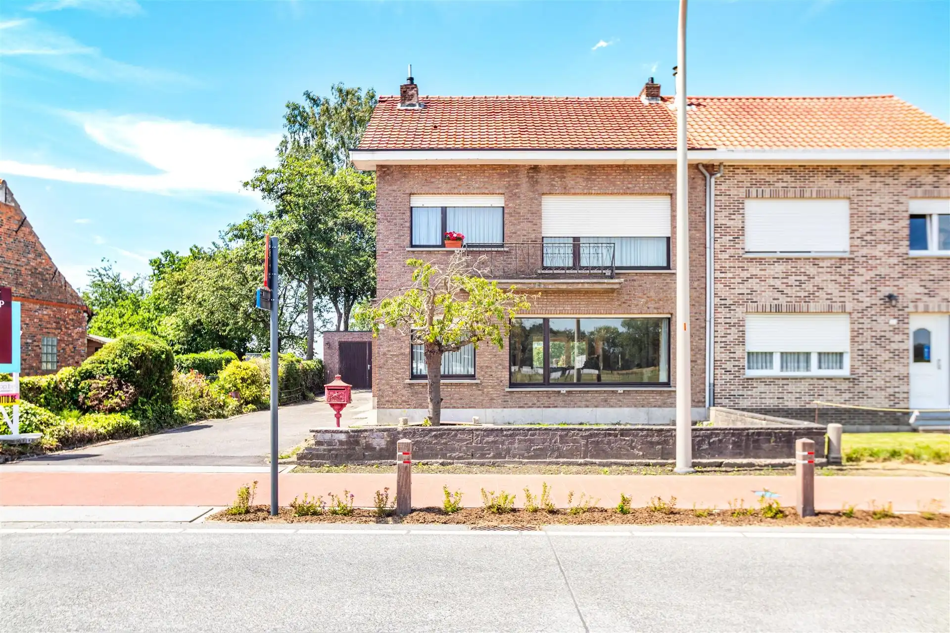 Statige woning met vrij uitzicht & vergund bijgebouw foto 3