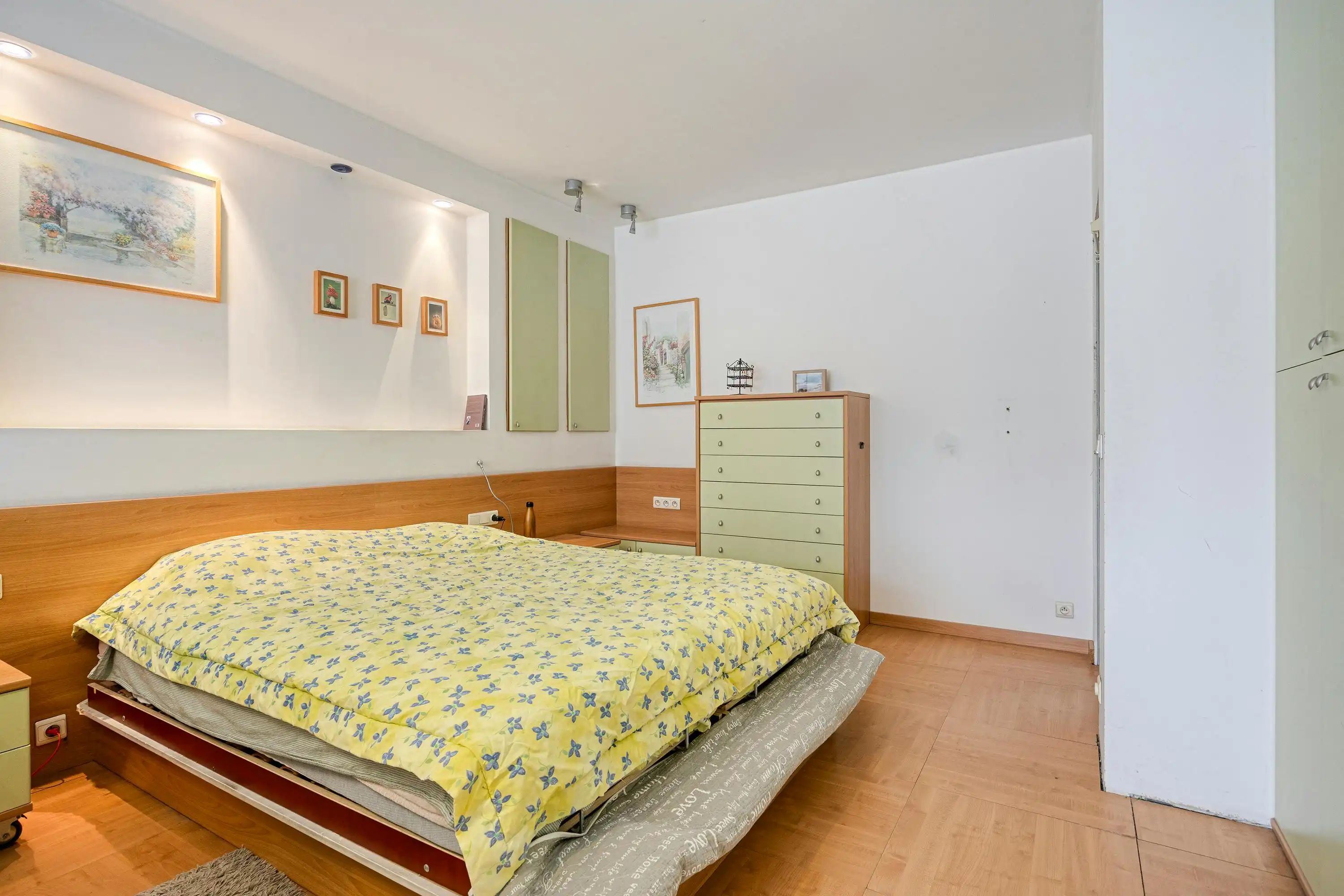 Veelzijdig eigendom met ruime woning, handelspand en magazijn foto 13