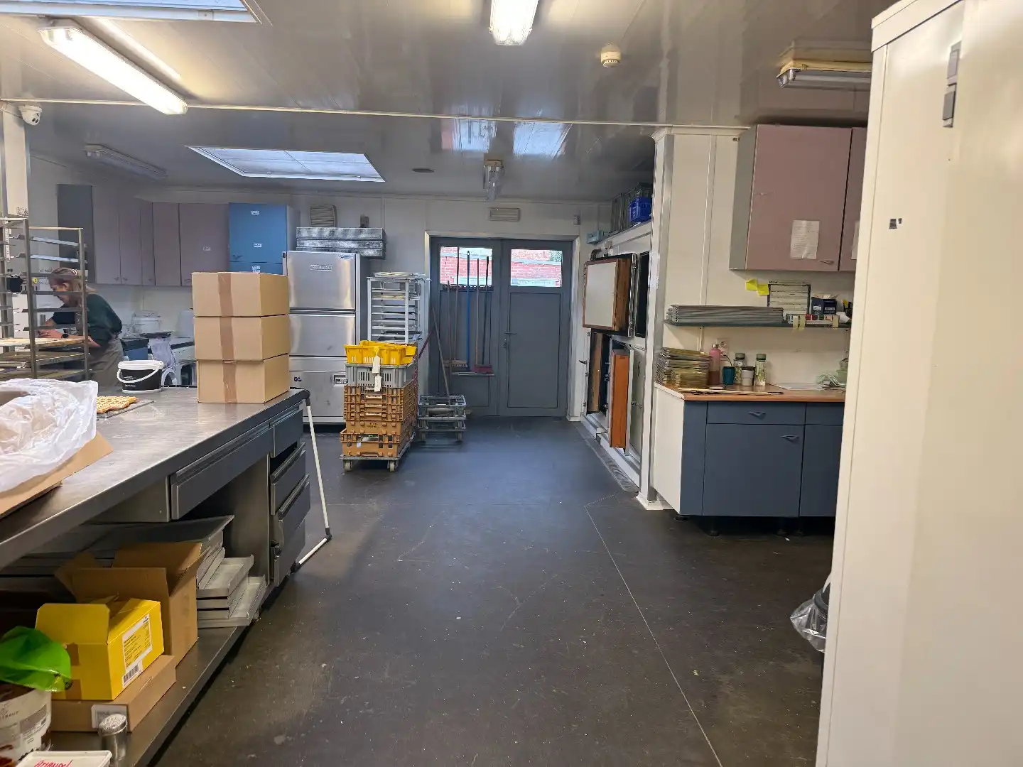 Handelsgelijkvloers met werkplaats foto 5