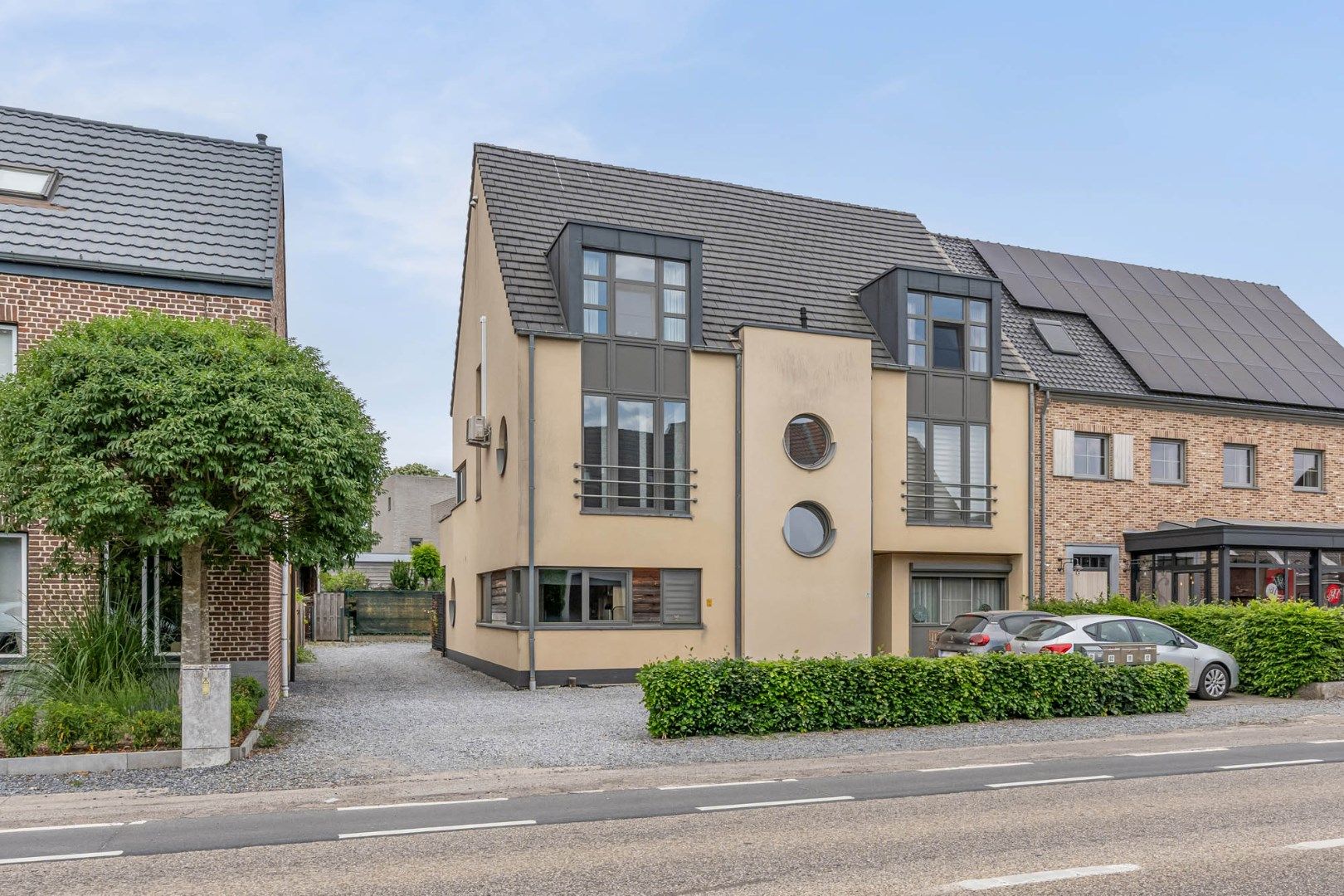 Investeringspand : gelijkvloers appartement vlakbij centrum met fraai terras en autostandplaats foto {{pictureIndex}}