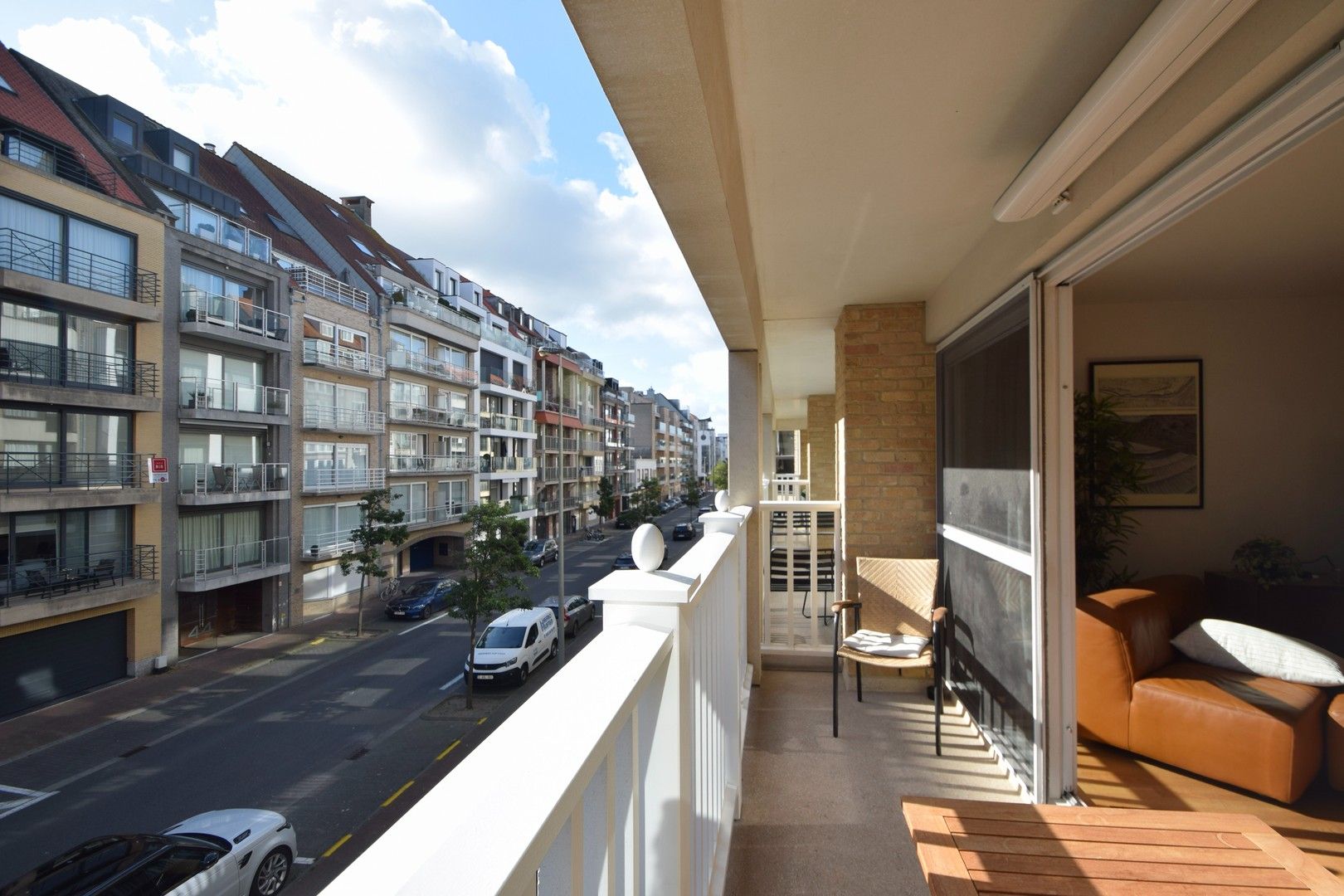 Ruim appartement met 2 slaapkamers in een recente residentie op enkele passen van de zee. foto 6