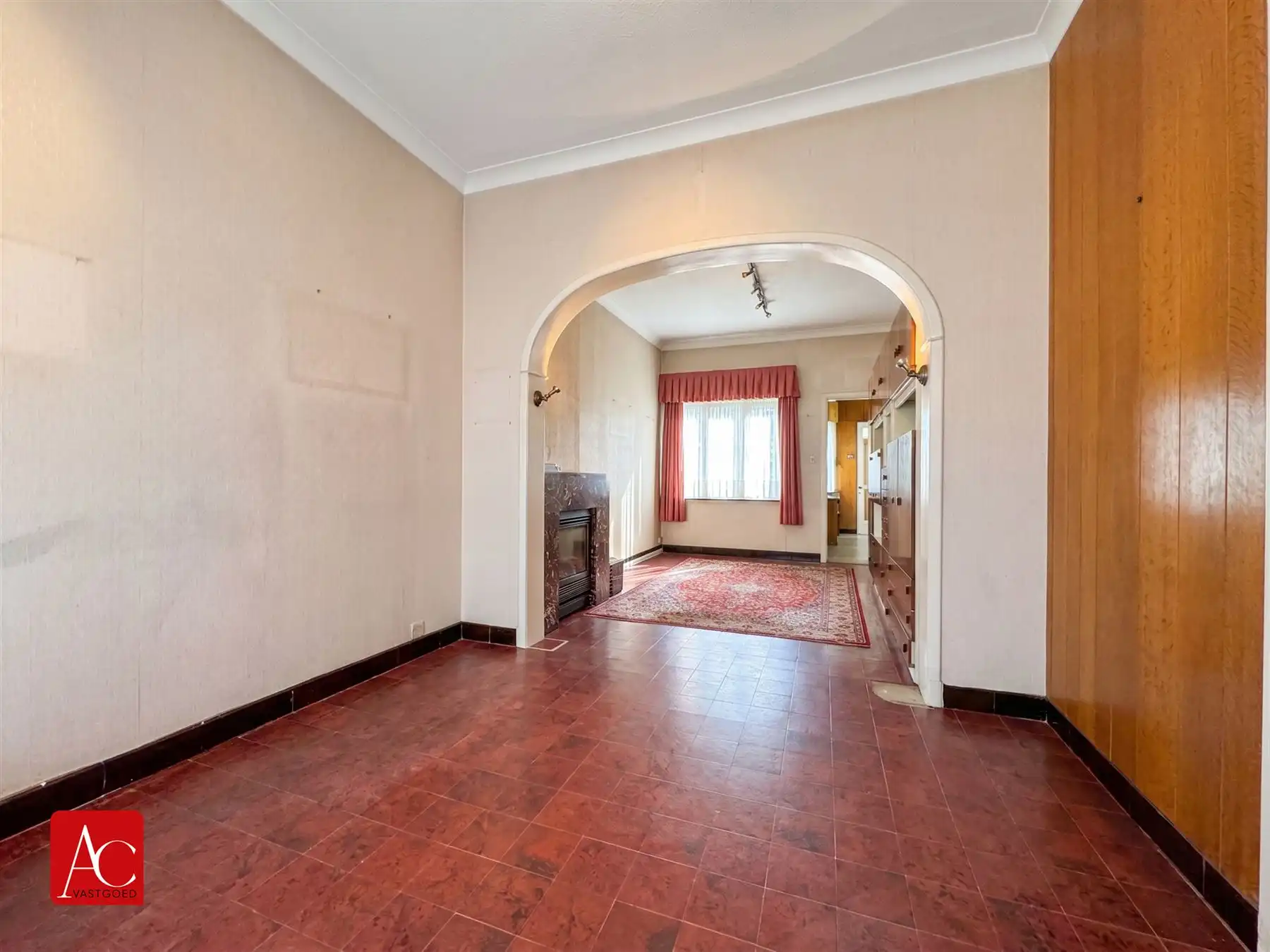 Goed gelegen woning met tuin ter renovatie foto 2