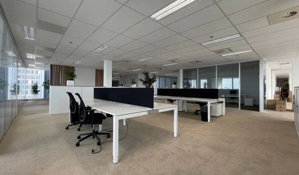 Vernieuwde kantoren te huur in Ahlers Building te Antwerpen foto 10