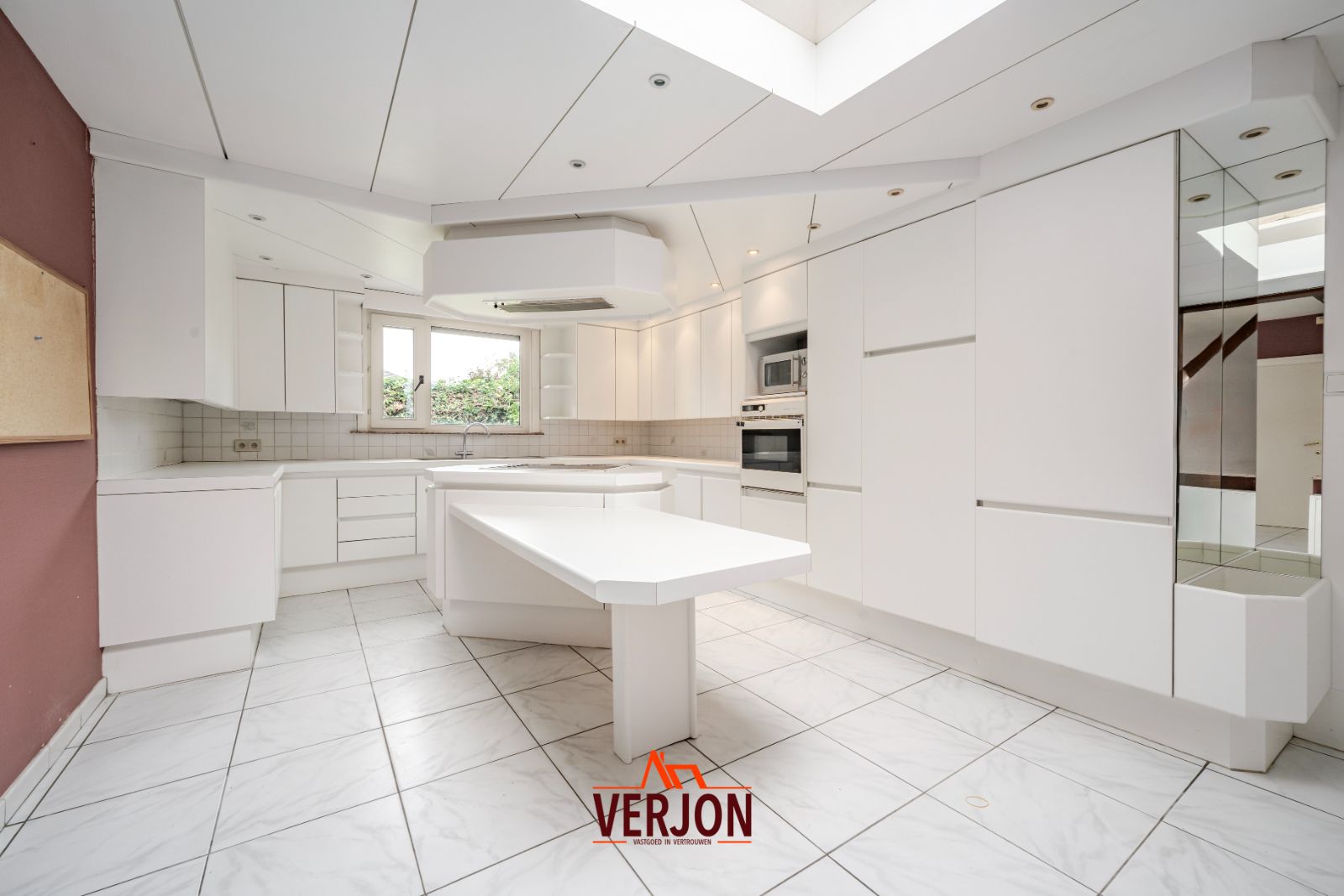 Woning met tuin en garage in het centrum van Ardooie! foto 6