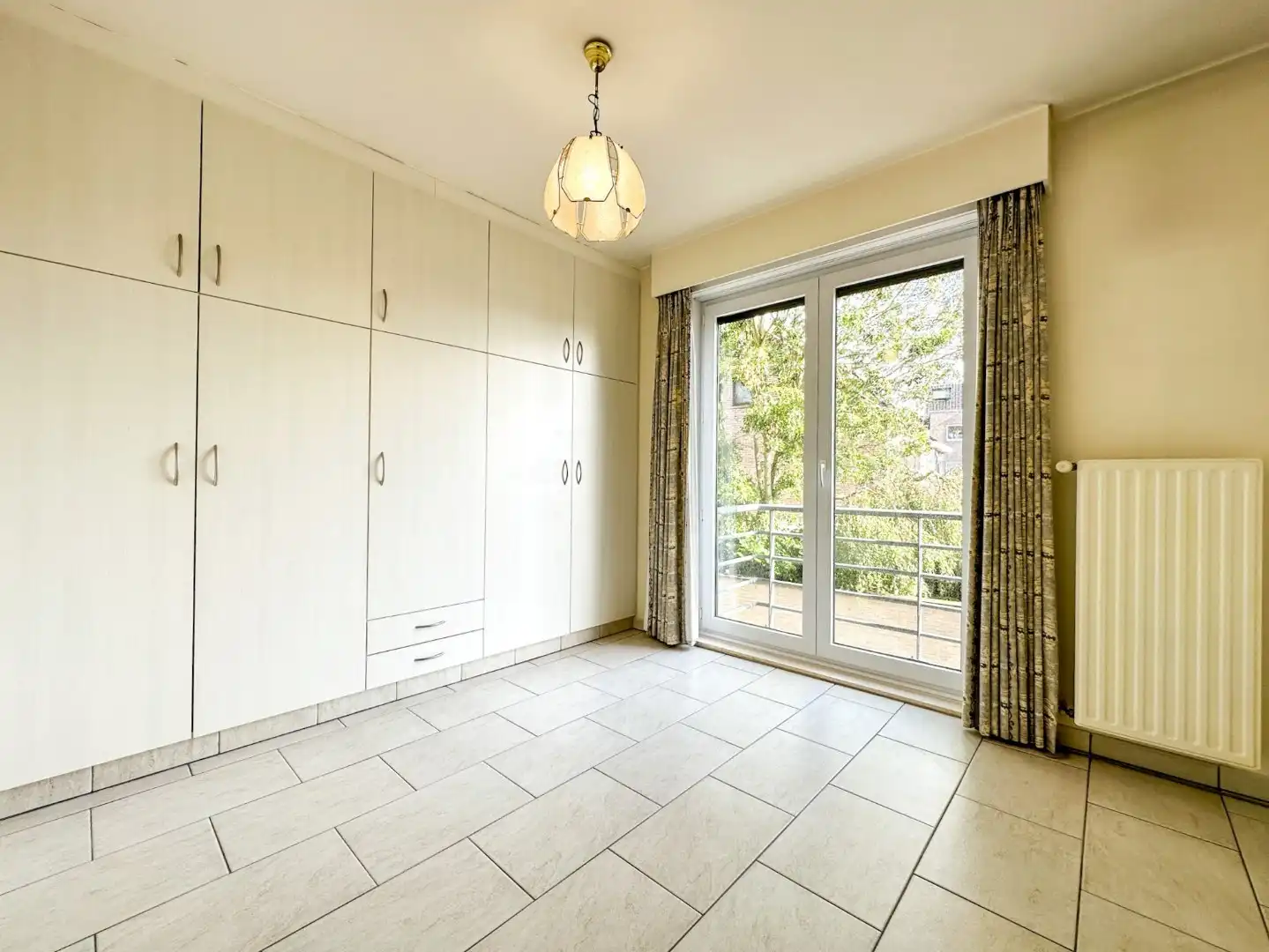 Instapklaar 2-slaapkamer appartement met 2 terrassen (en garage), topligging Torhout. foto 12