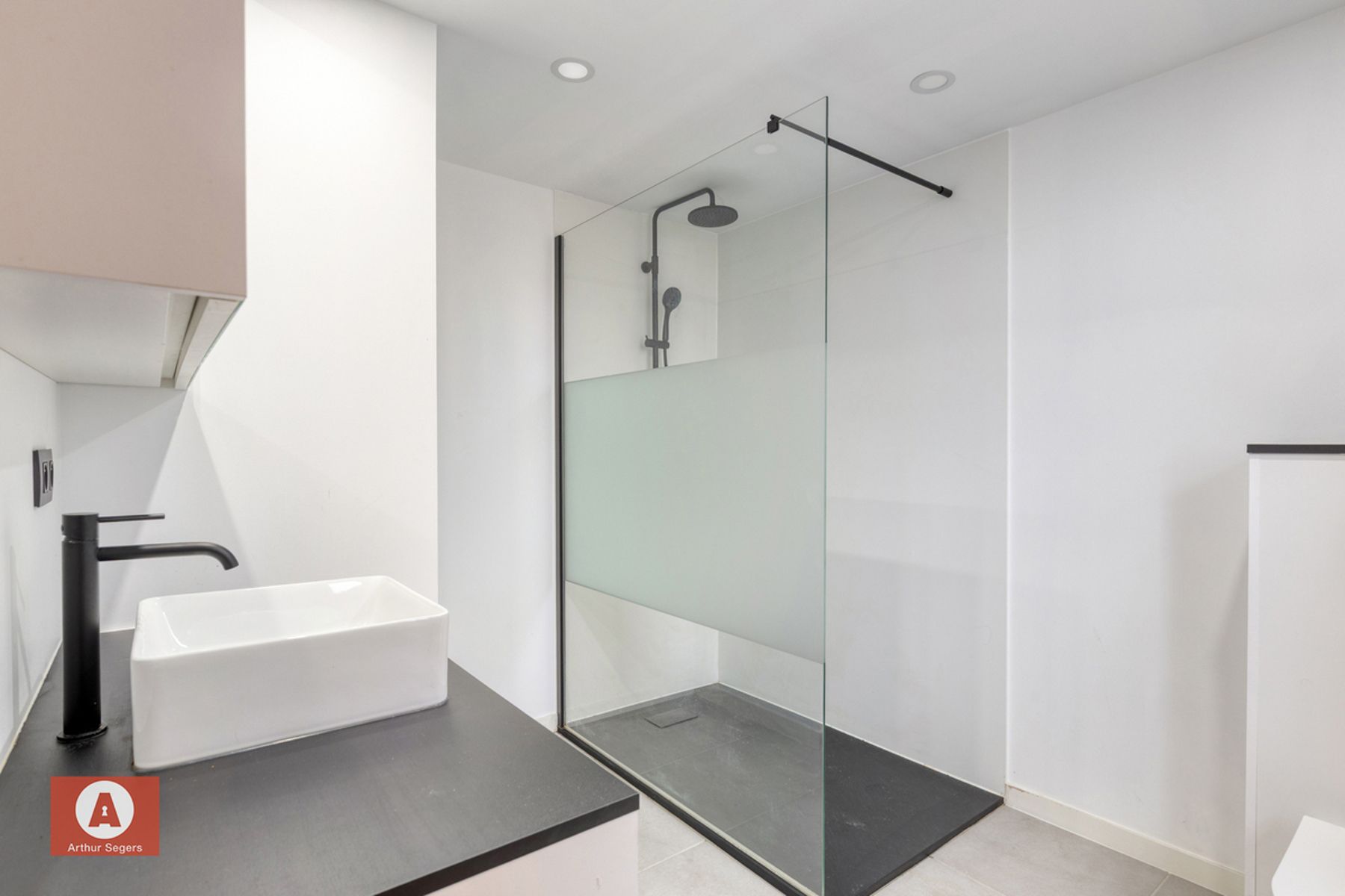 Energiezuinige & hedendaagse starters-woning met terras. foto 16