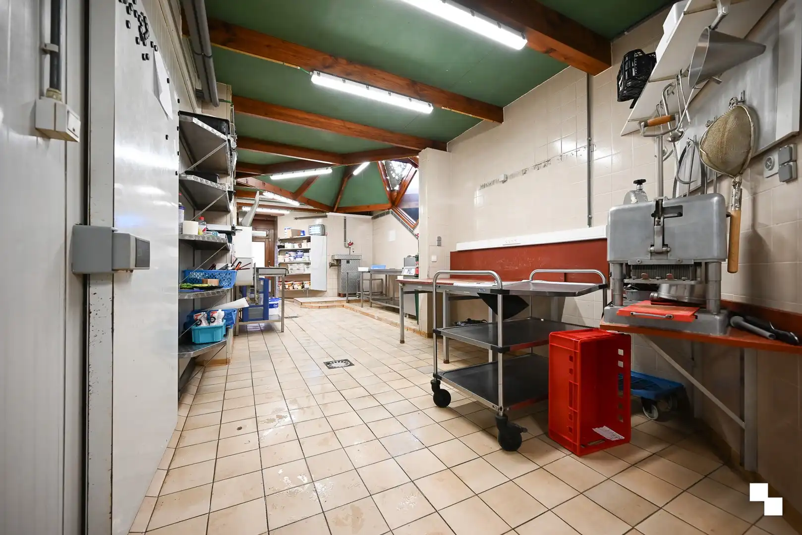 Instapklare slagerij met woonst te Sint-Eloois-Winkel (Ledegem) foto 6