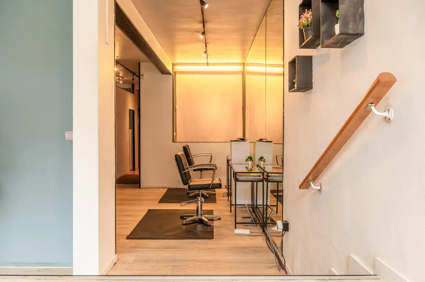 Handelsgelijkvloers ca.100 m² te koop in centrum Burcht. foto 11