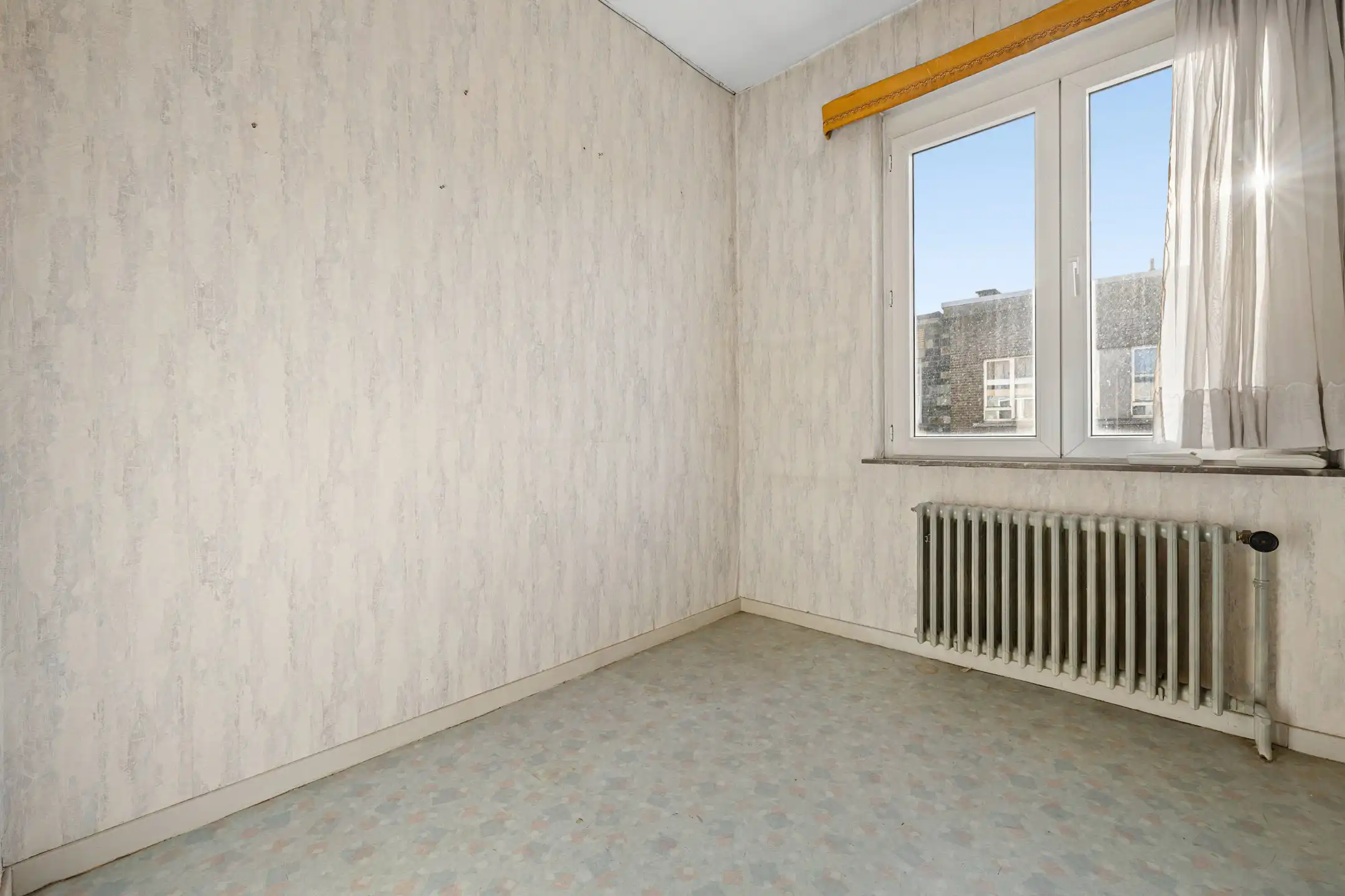 Huis met “mooie verdieping”: 2 slaapkamers + studeerkamer foto 18