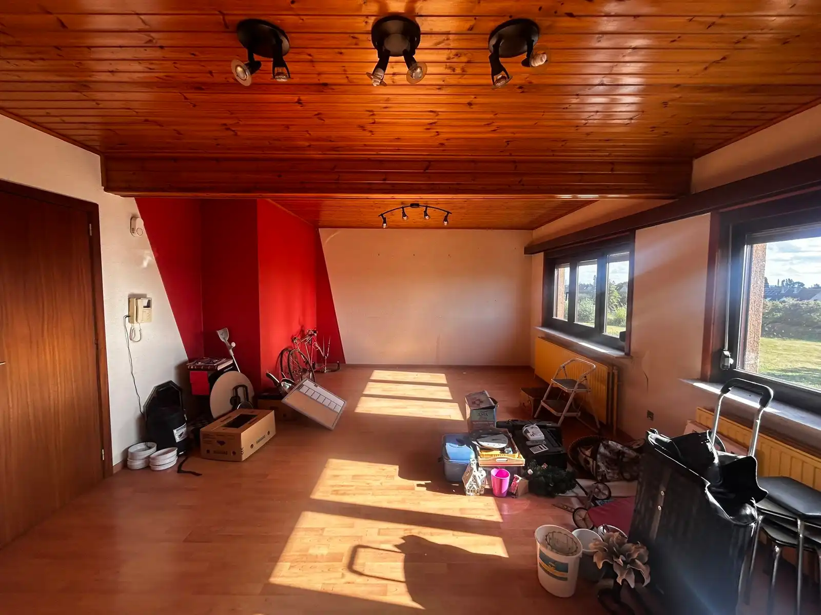 Ruime woning met 5 slpk, 2 badkamers, garage en ruime tuin foto 16