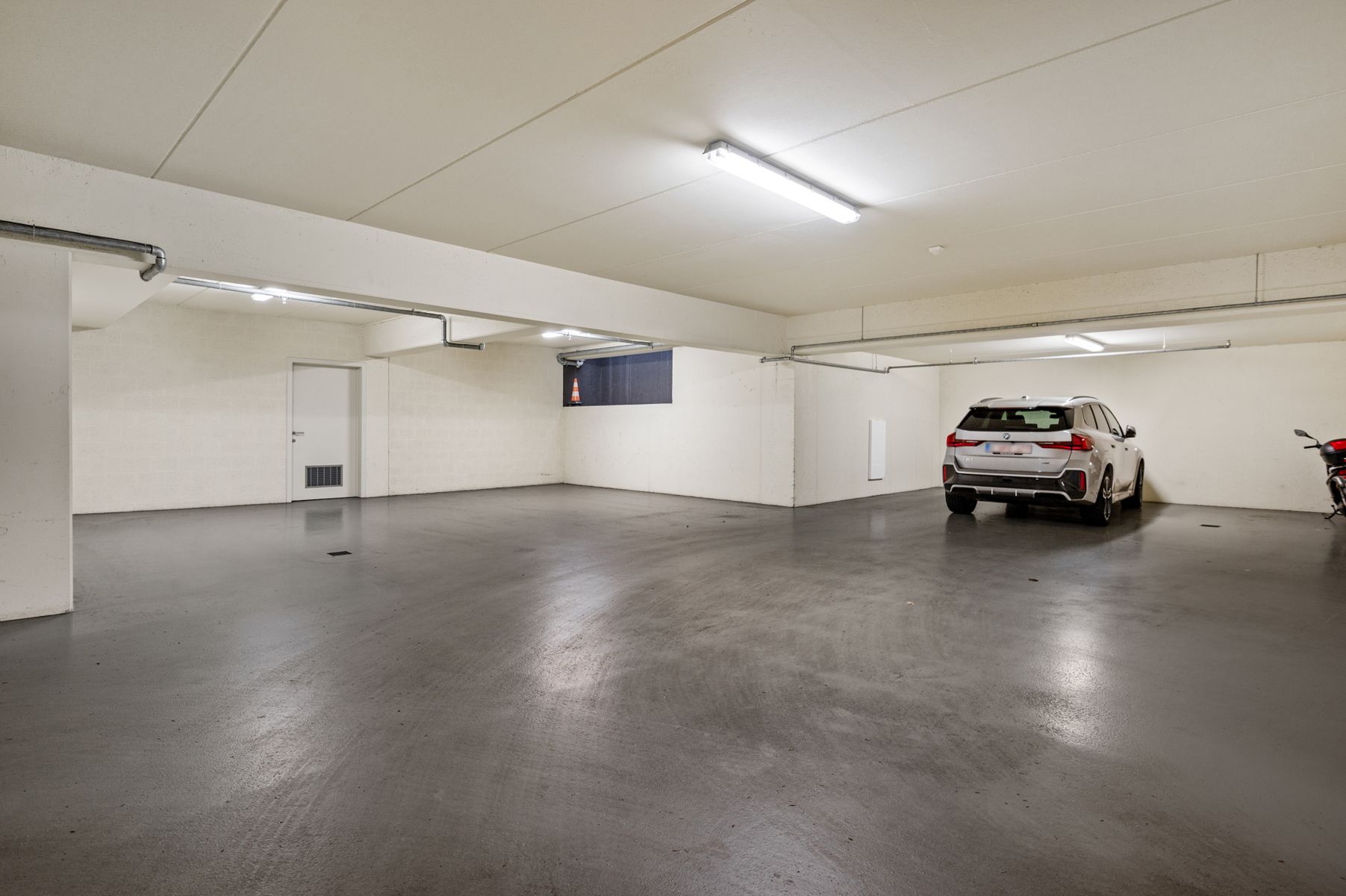 Luxe gelijkvloersapp. met ondergrondse parking en tuin. foto 32