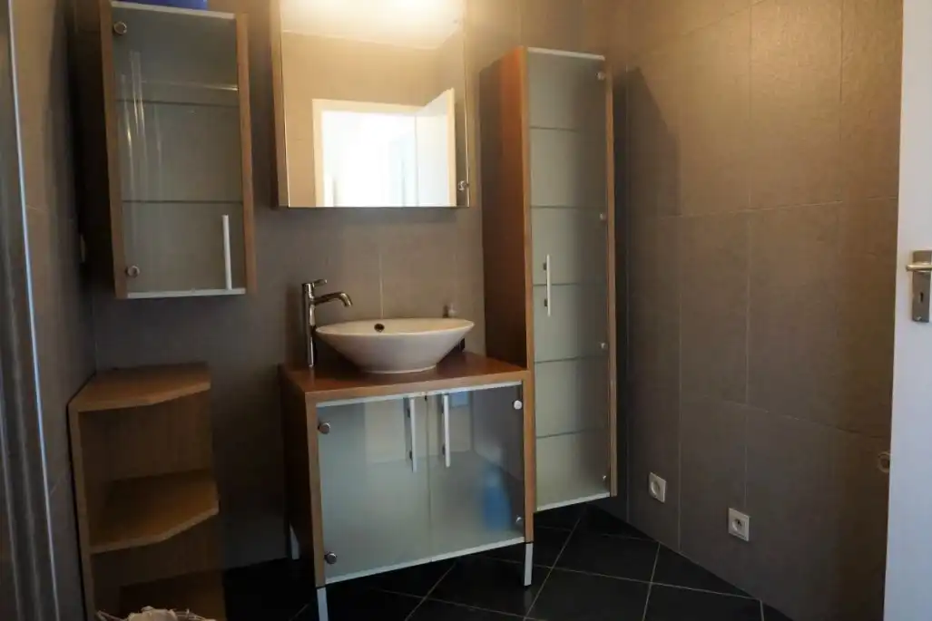 Deels gemeubeld appartement met garagebox en kelder foto 14