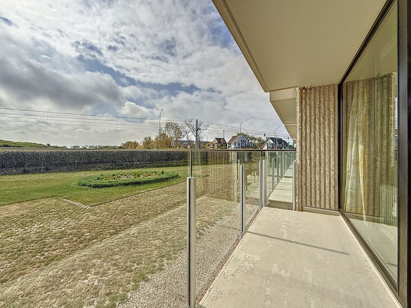 Op te frissen appartement type doorloper met zicht op de duinen te Nieuwpoort-Bad foto 4