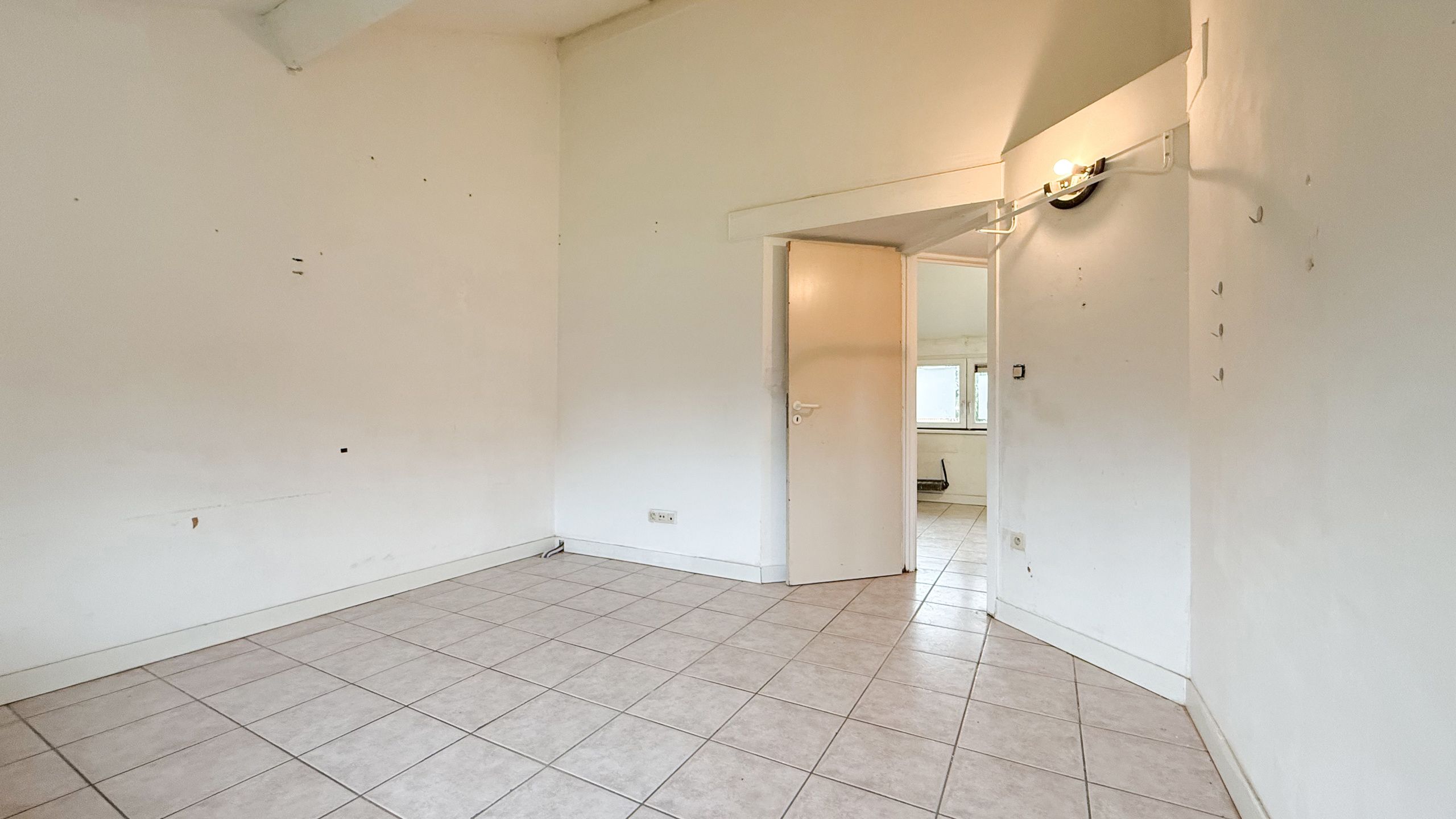 Te renoveren woning met grote tuin in doodlopende straat! foto 29