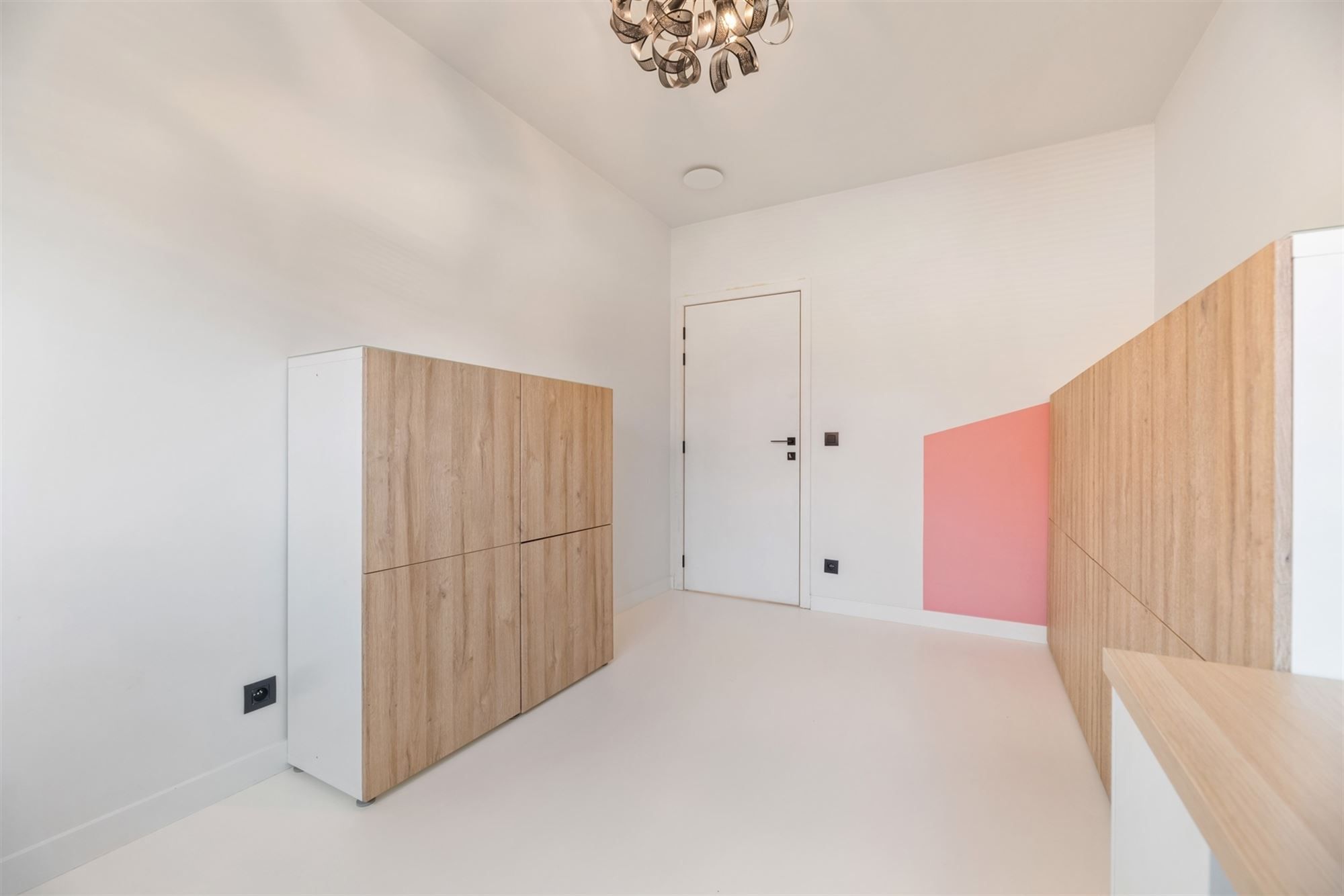MODERNE VOLLEDIG AFGEWERKTE EN INSTAPKLARE WONING MET 3 SLAAPKAMERS EN POLYVALENTE KELDER VOOR BIJBEROEP foto 24