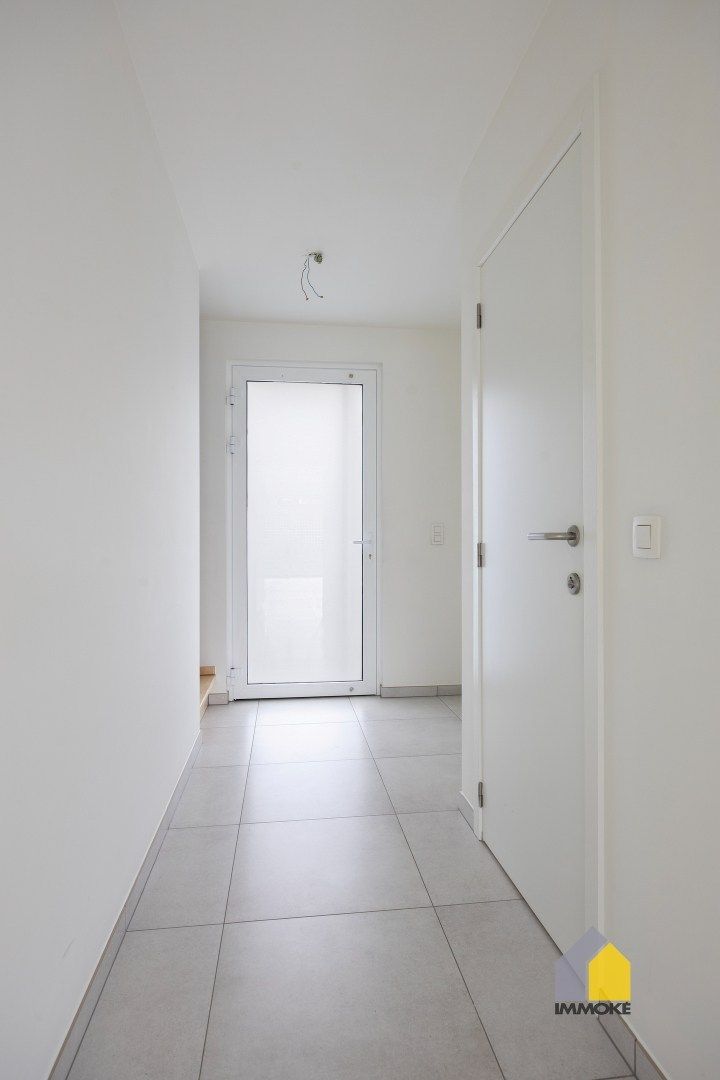 Ruim, energiezuinig appartement (151 m²) met 3 slpk, terras, tuin en dubbele parking. foto 13