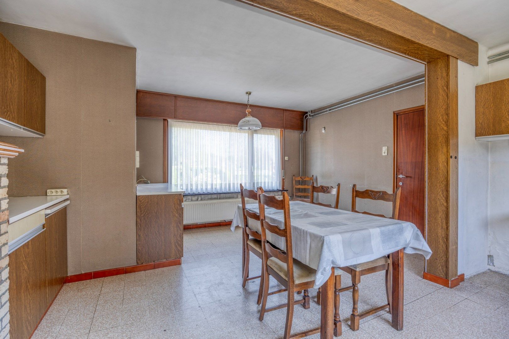 Ruime op te frisse woning op een perceel van 2.210 m² ! foto 10