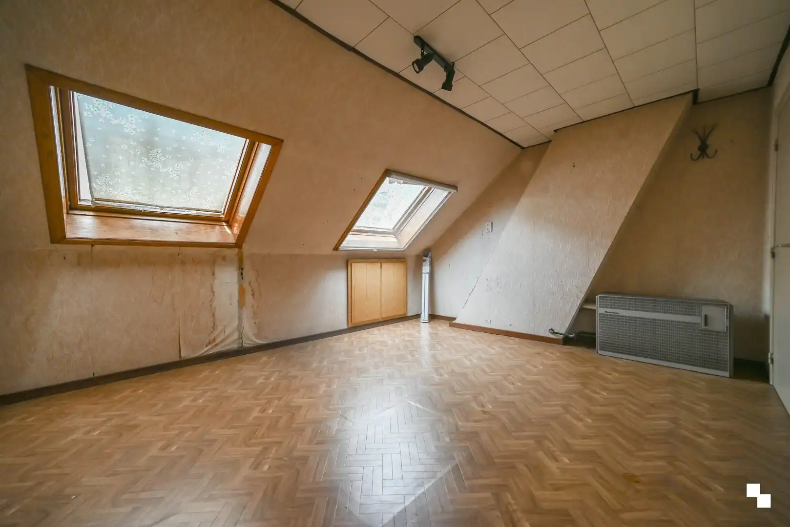 Verder op te knappen handelseigendom met woonst in centrum Izegem foto 24