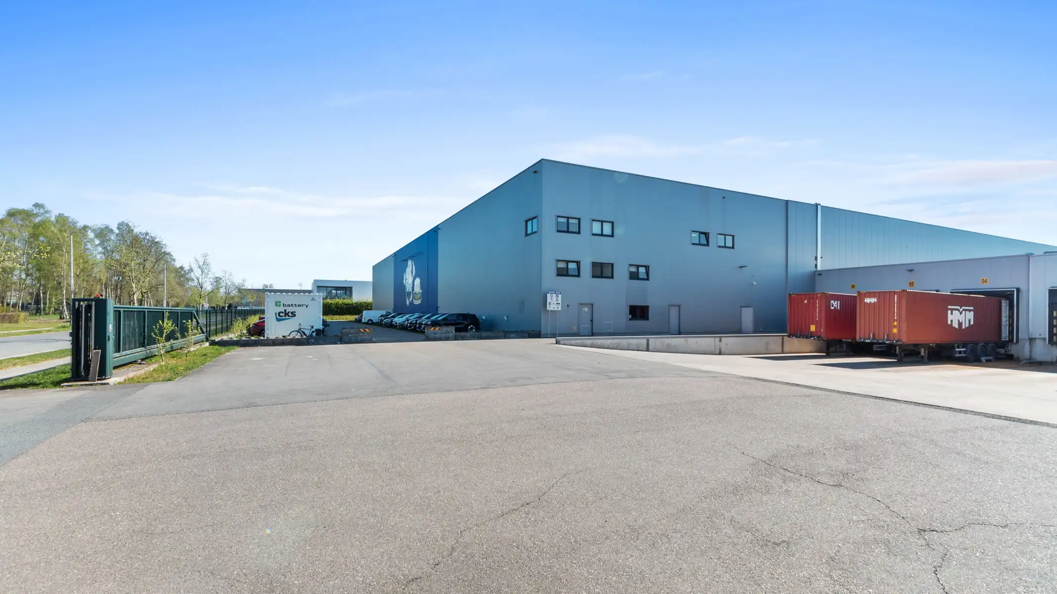 Volledig uitgerust distributiecentrum in nieuwbouwstaat foto 14