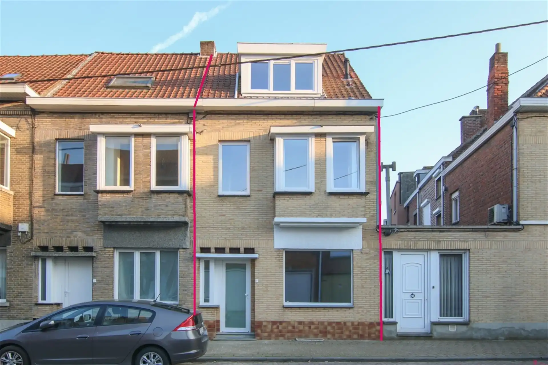 Mooi vernieuwde woning op Pius-X foto {{pictureIndex}}