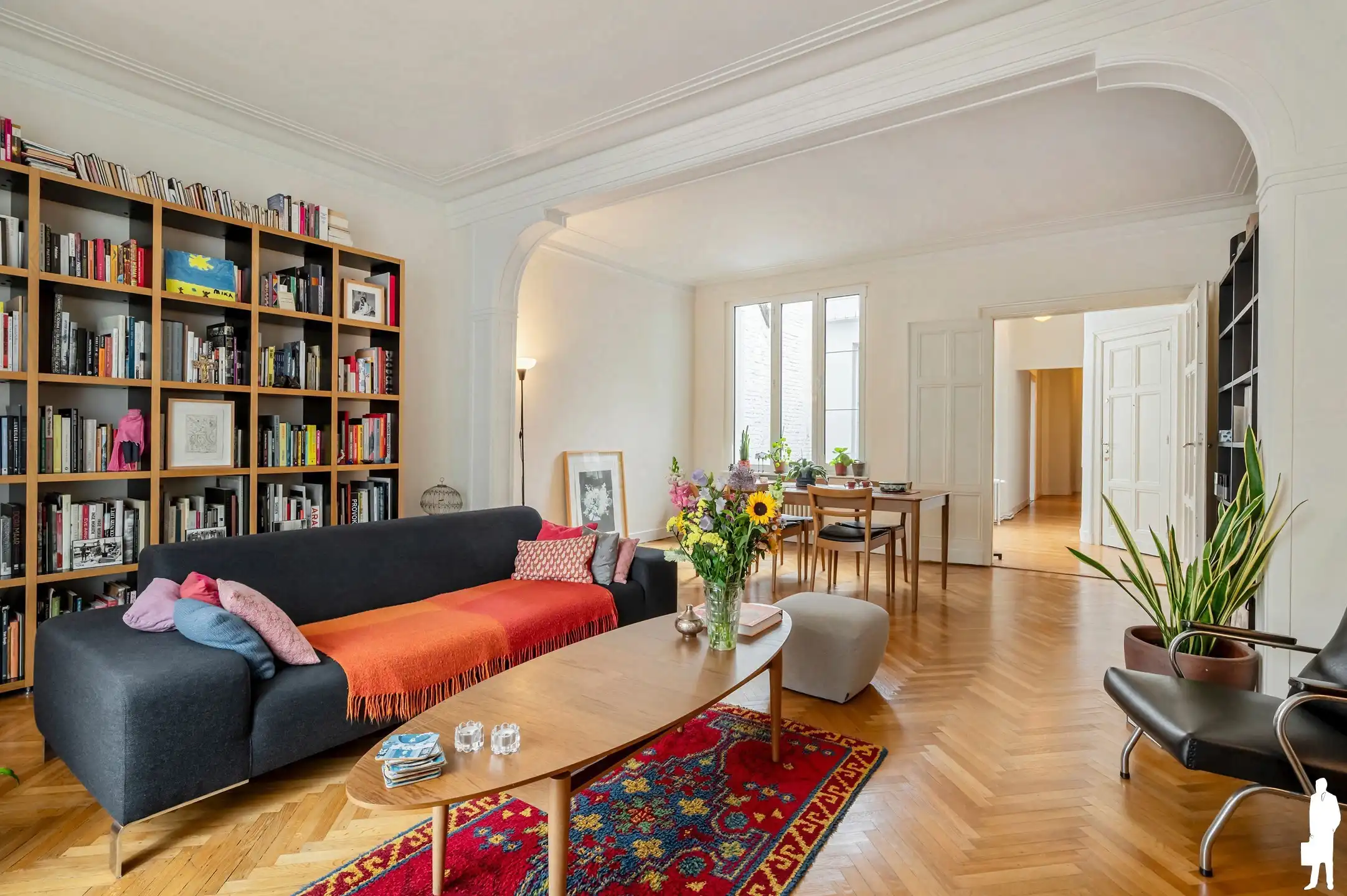 Karaktervolle penthouse met uitzonderlijke lichtinval.  foto {{pictureIndex}}